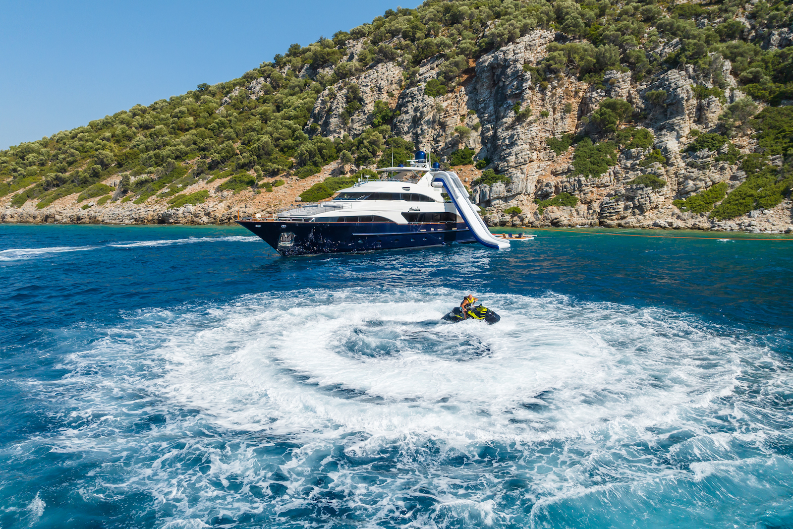 102 Superyacht AMADEA.jpg
