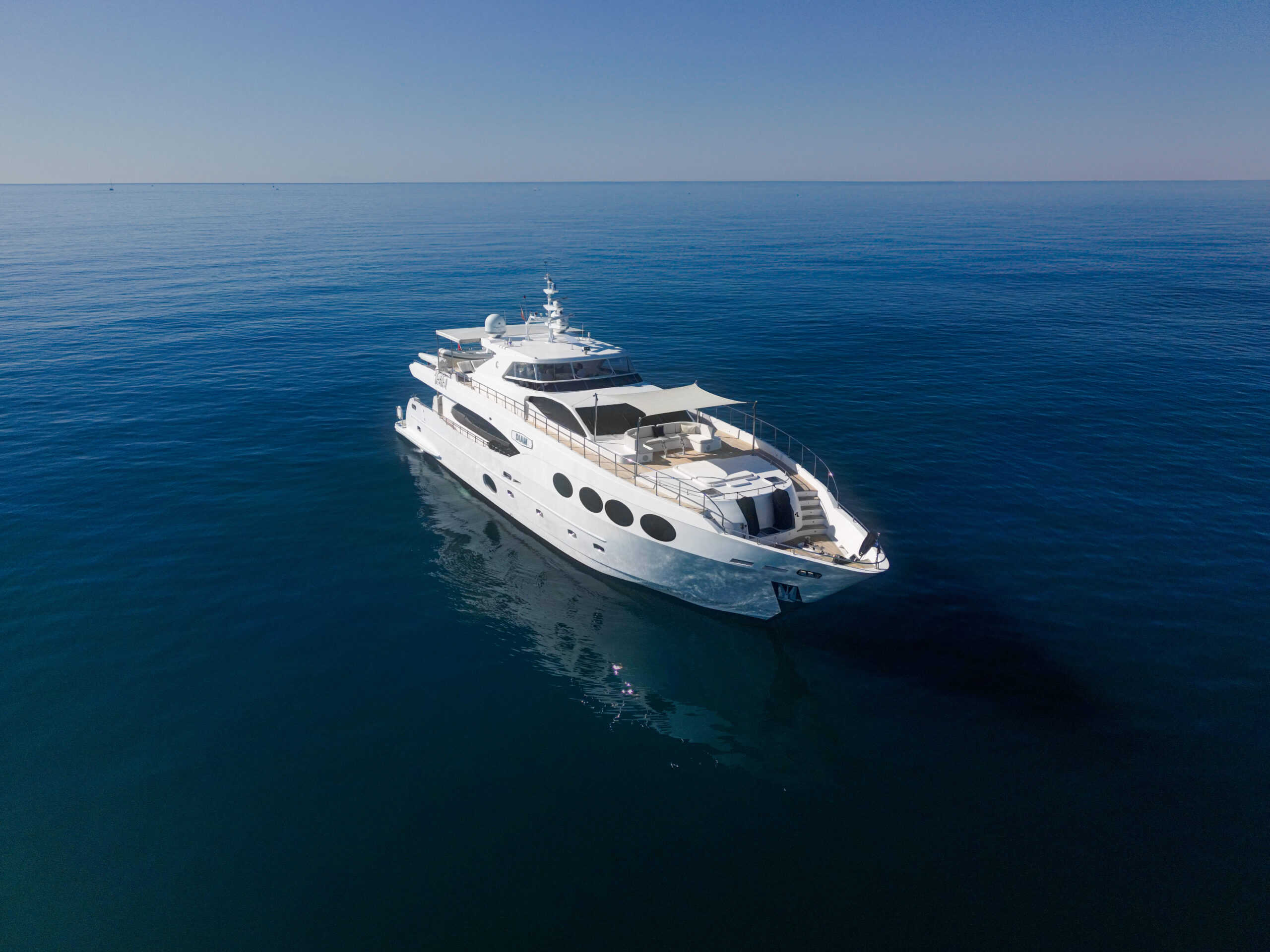102 Superyacht DIAM.jpg