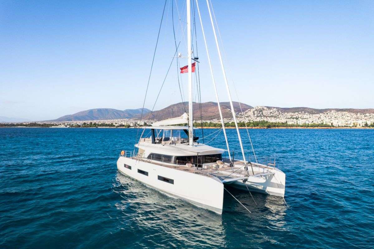 103 Catamaran WHITE CAPS.jpg