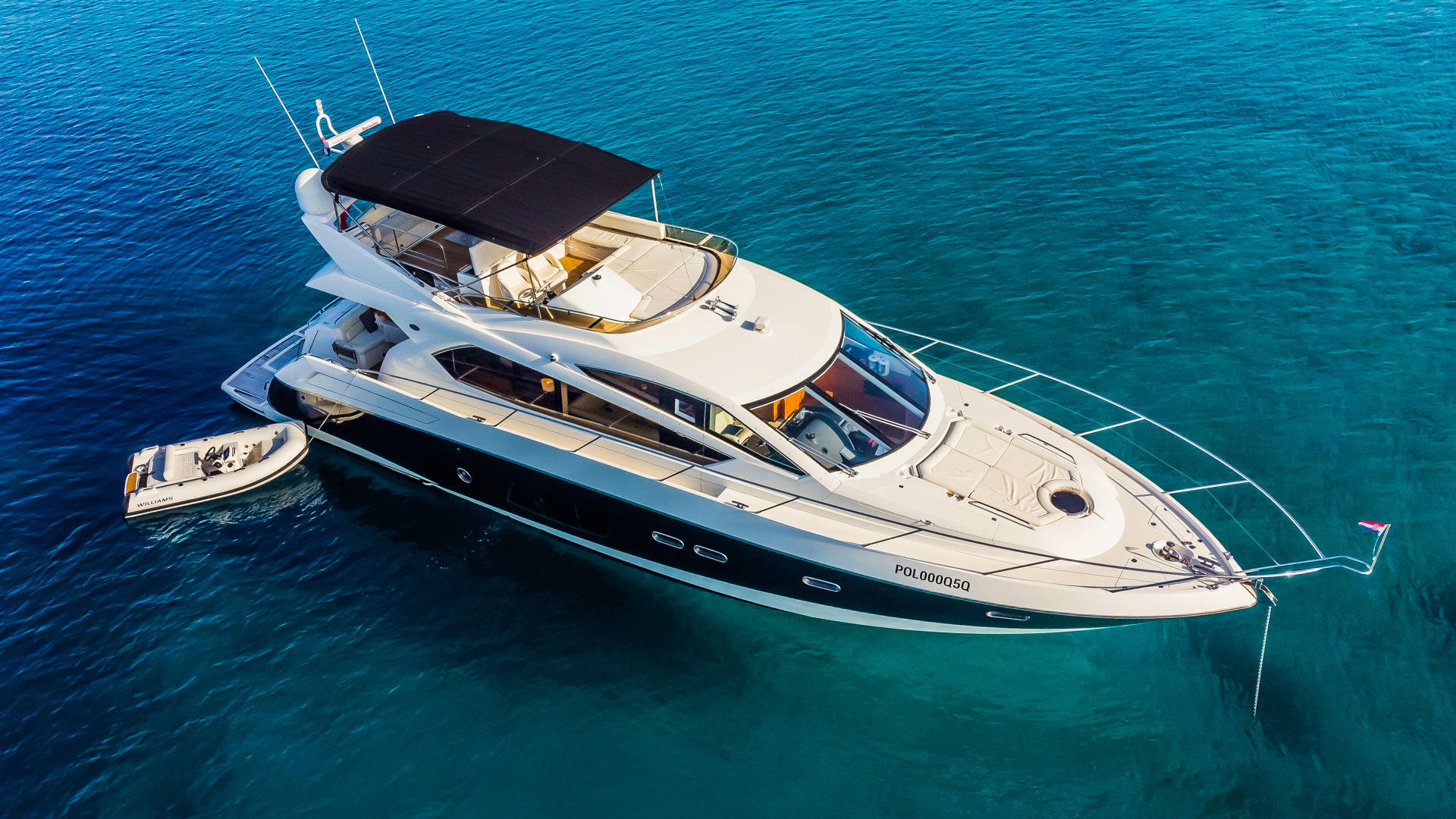 103 Motor yacht 2 DRUNK.jpg