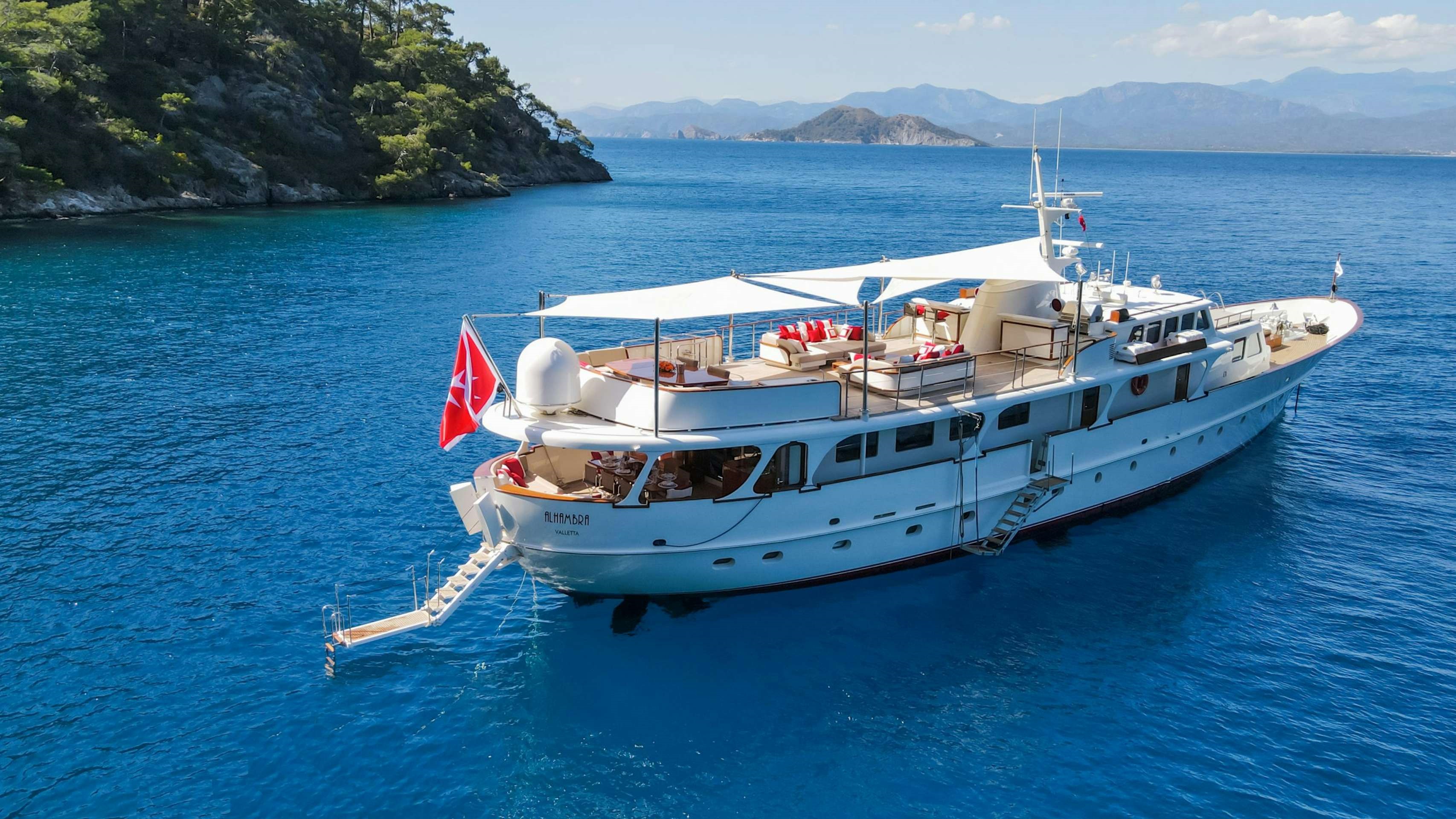 103 Motor yacht ALHAMBRA.jpg
