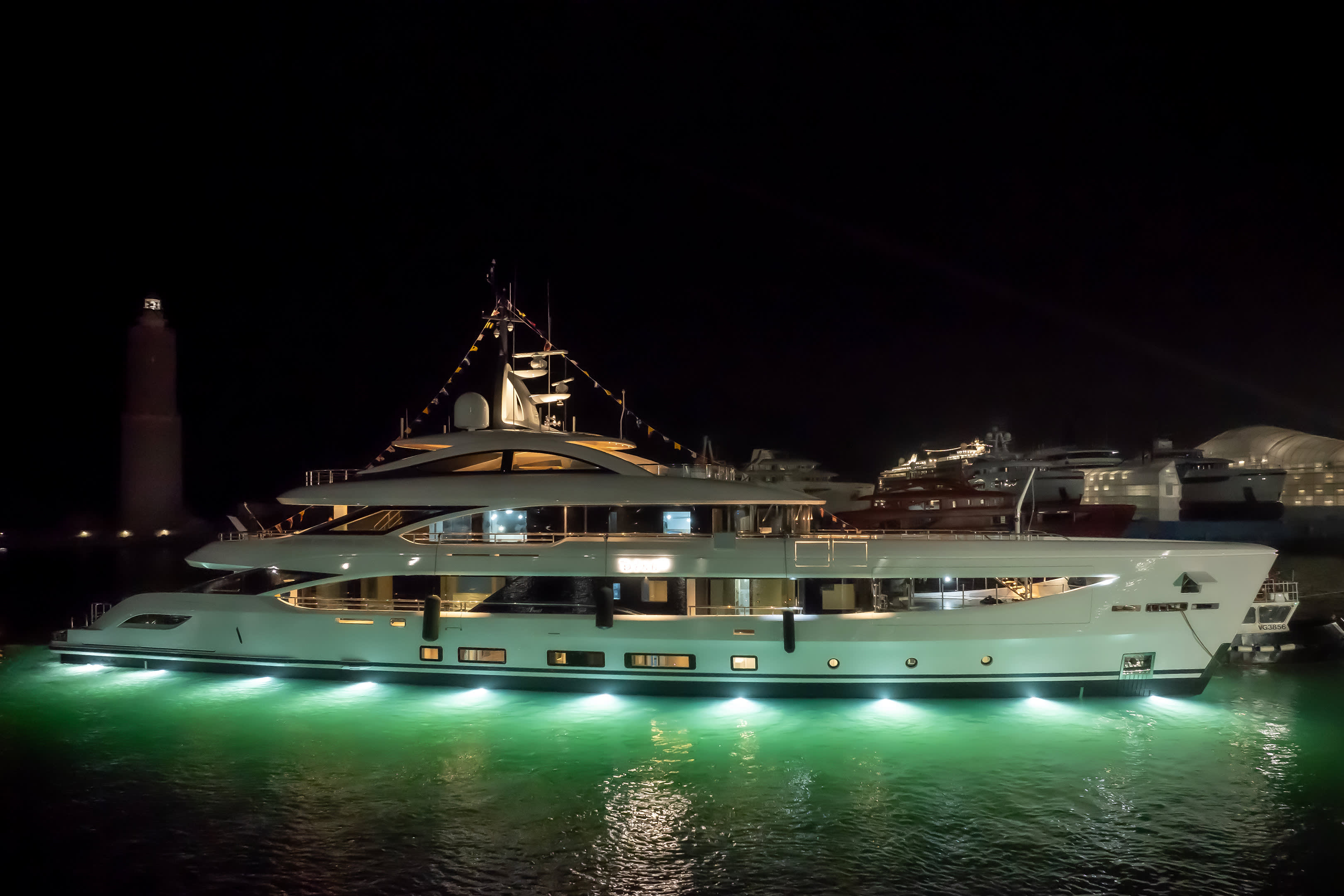103 Motor yacht DYNA.jpg