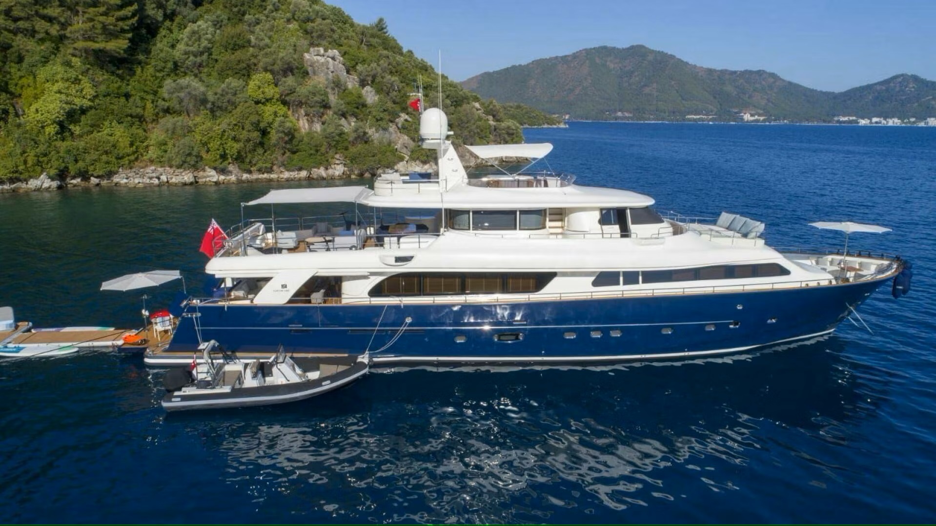 103 Motor yacht HAG.jpg