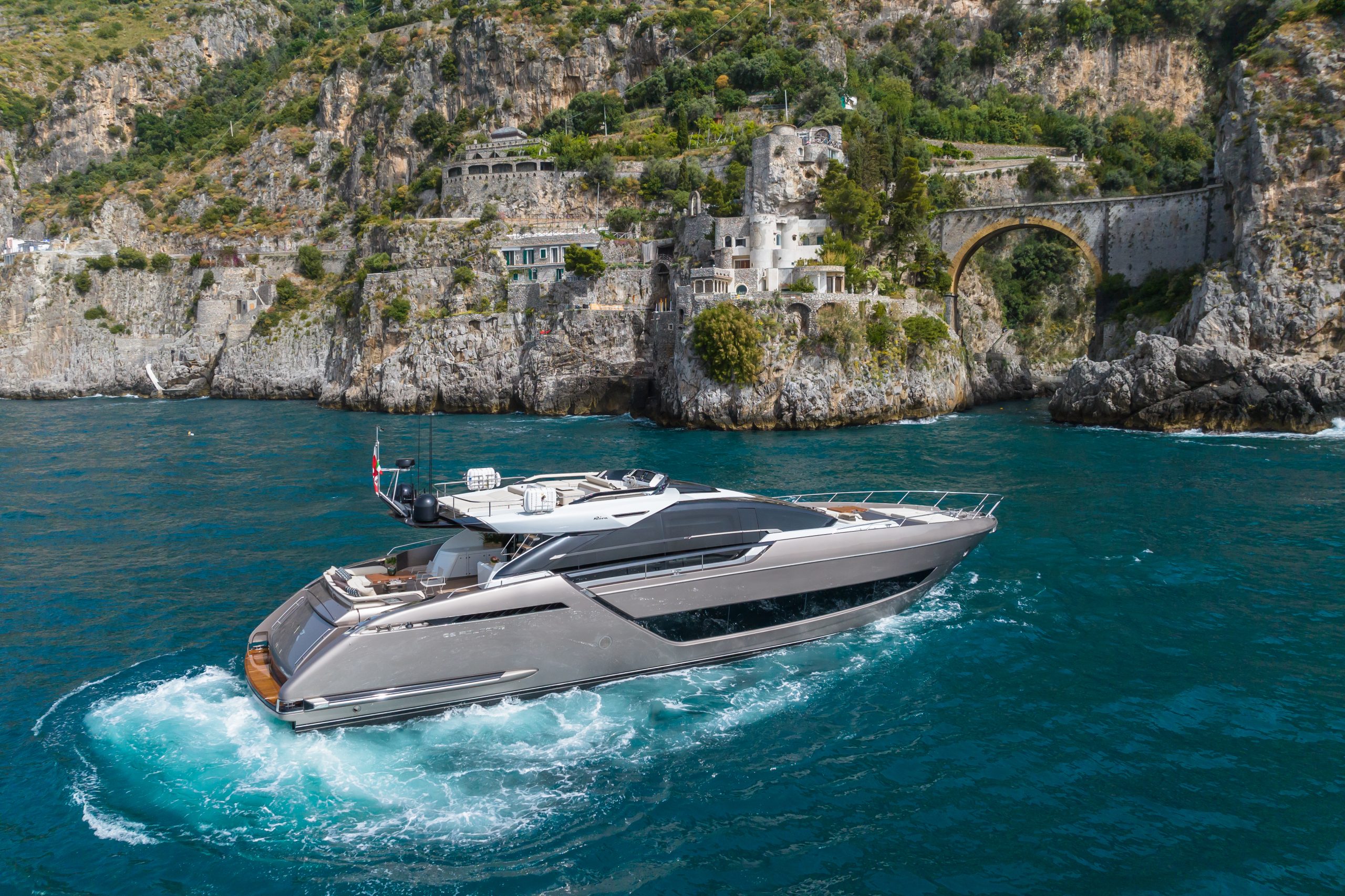 103 Motor yacht KAR.jpg