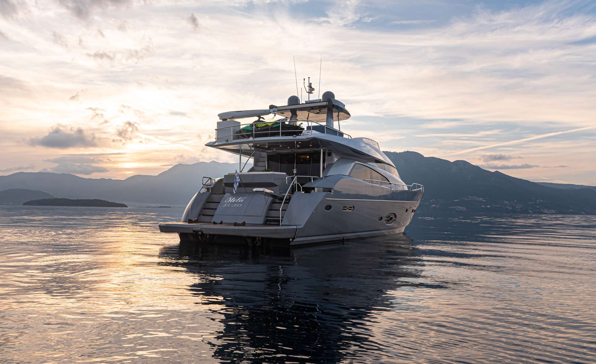 103 Motor yacht STELA 117.jpg