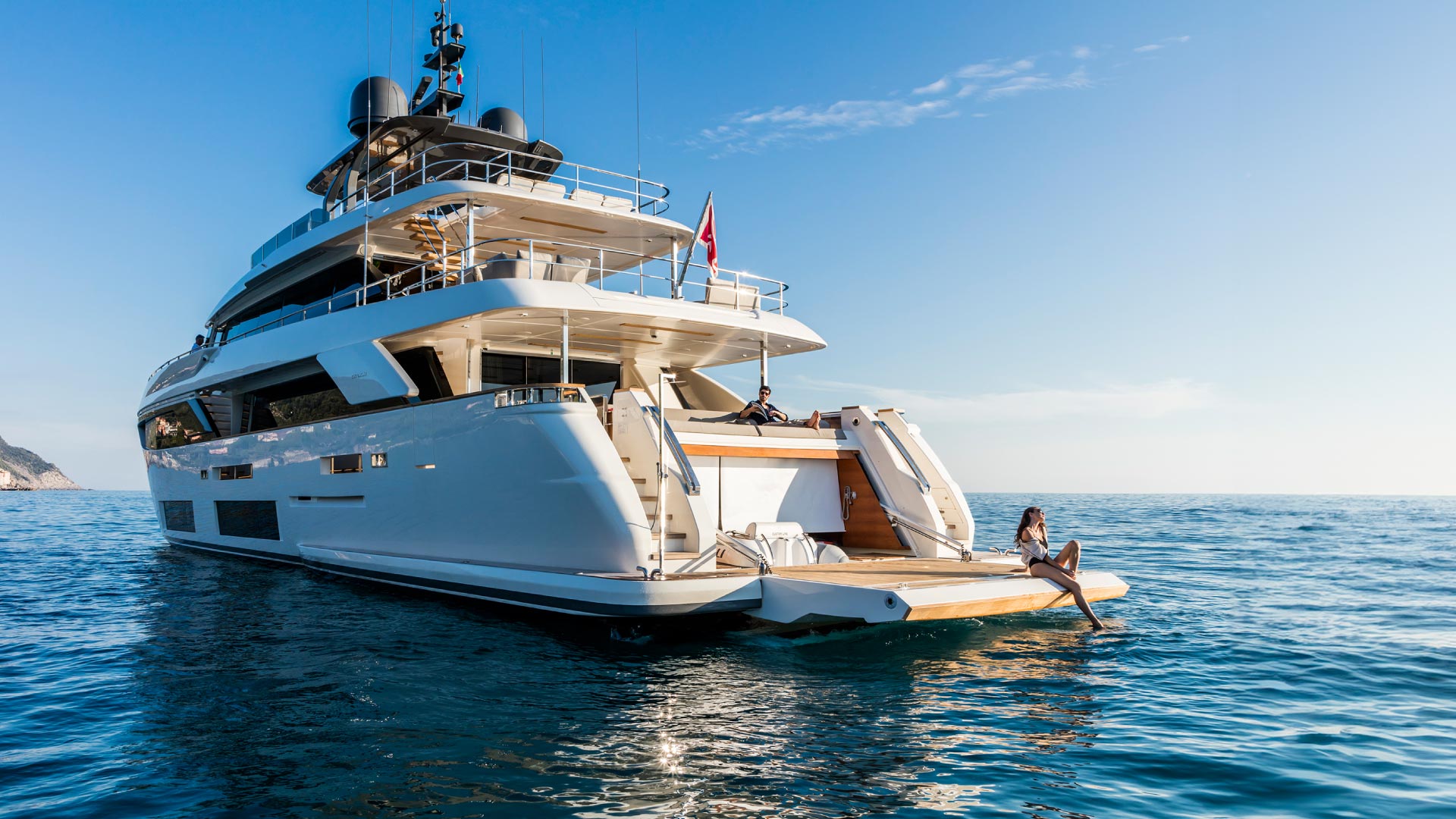 103 Motor yacht UPSTREAM (sistership).jpg