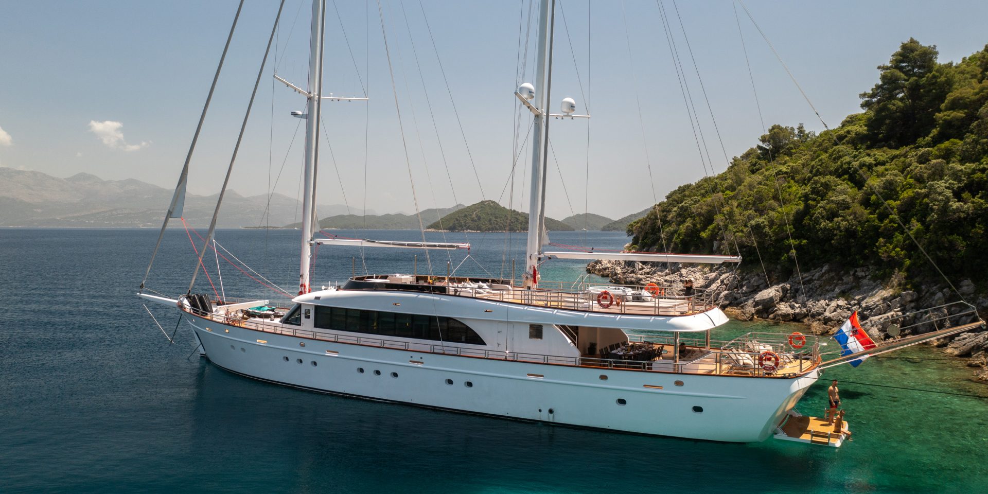 103 Sailing yacht LOVE STORY.jpg