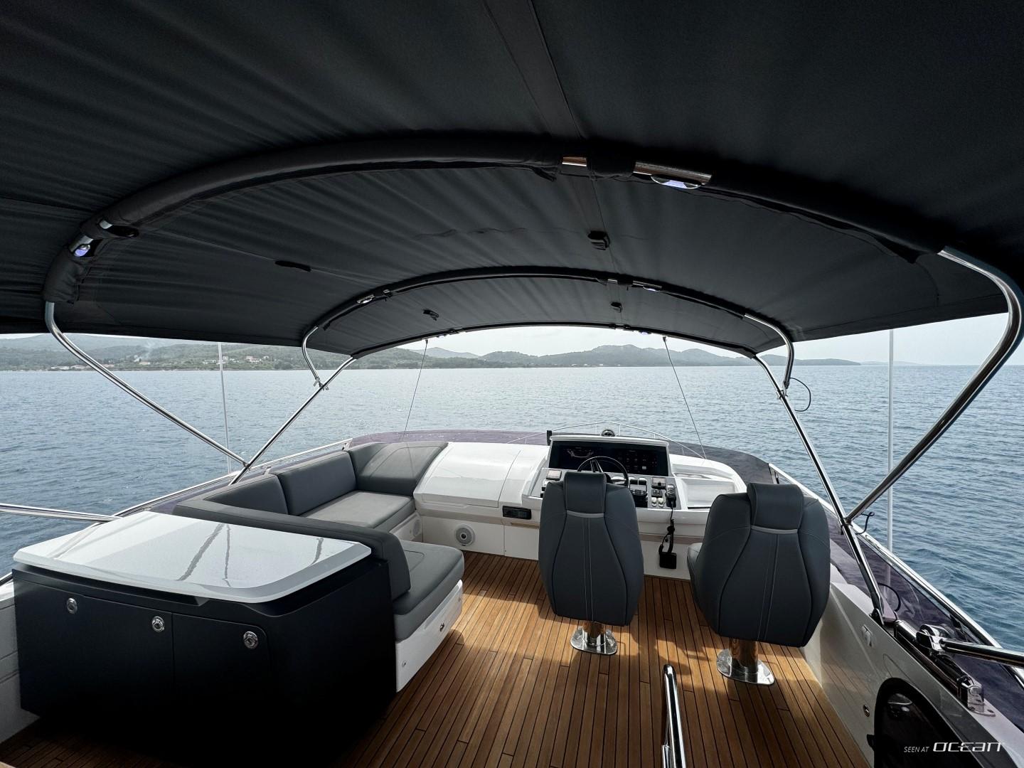 103 Sun deck on board superyacht MALUHIA.jpg