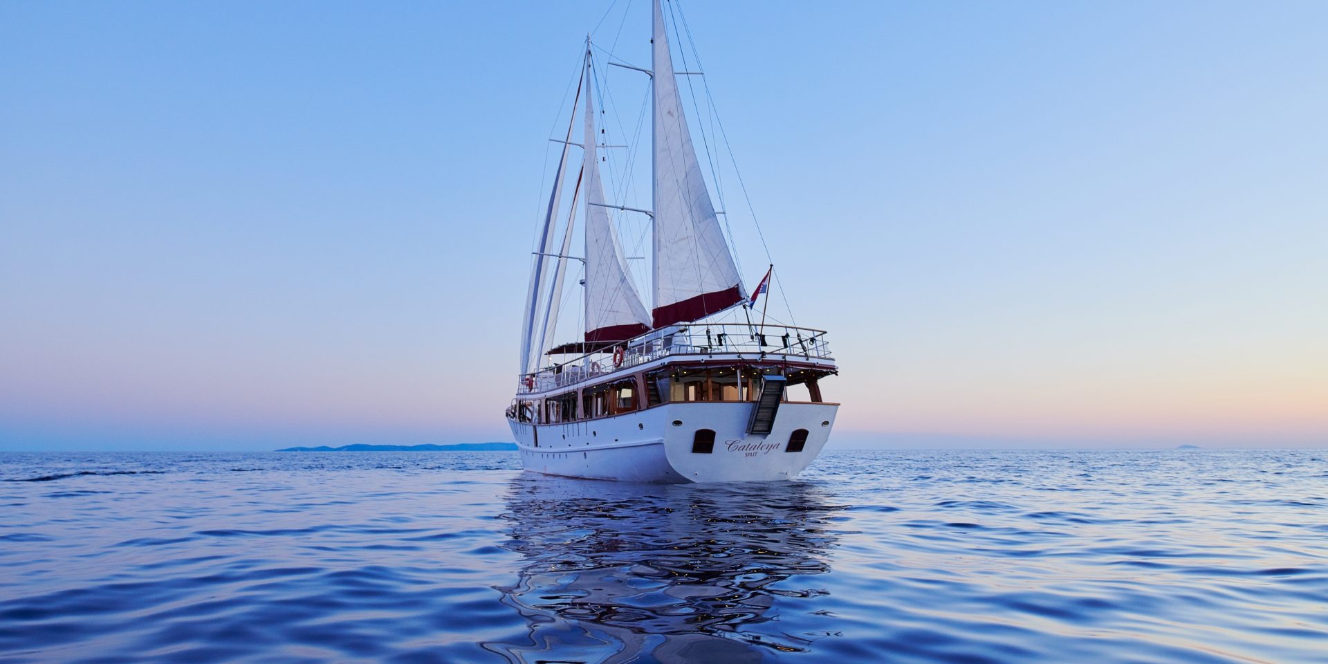 103 Superyacht CATALEYA.jpg