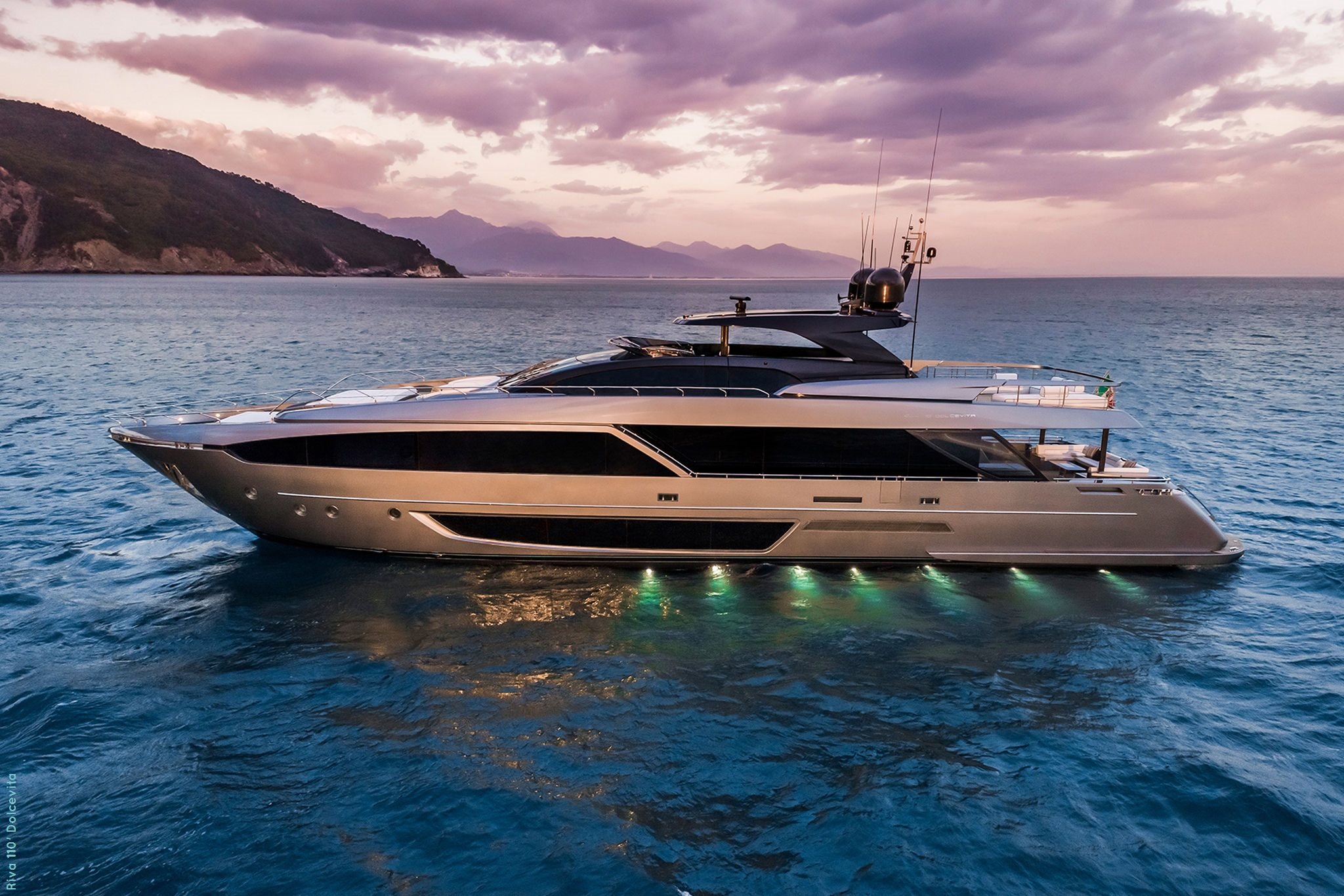 103 Superyacht DON'T WORRY.jpg