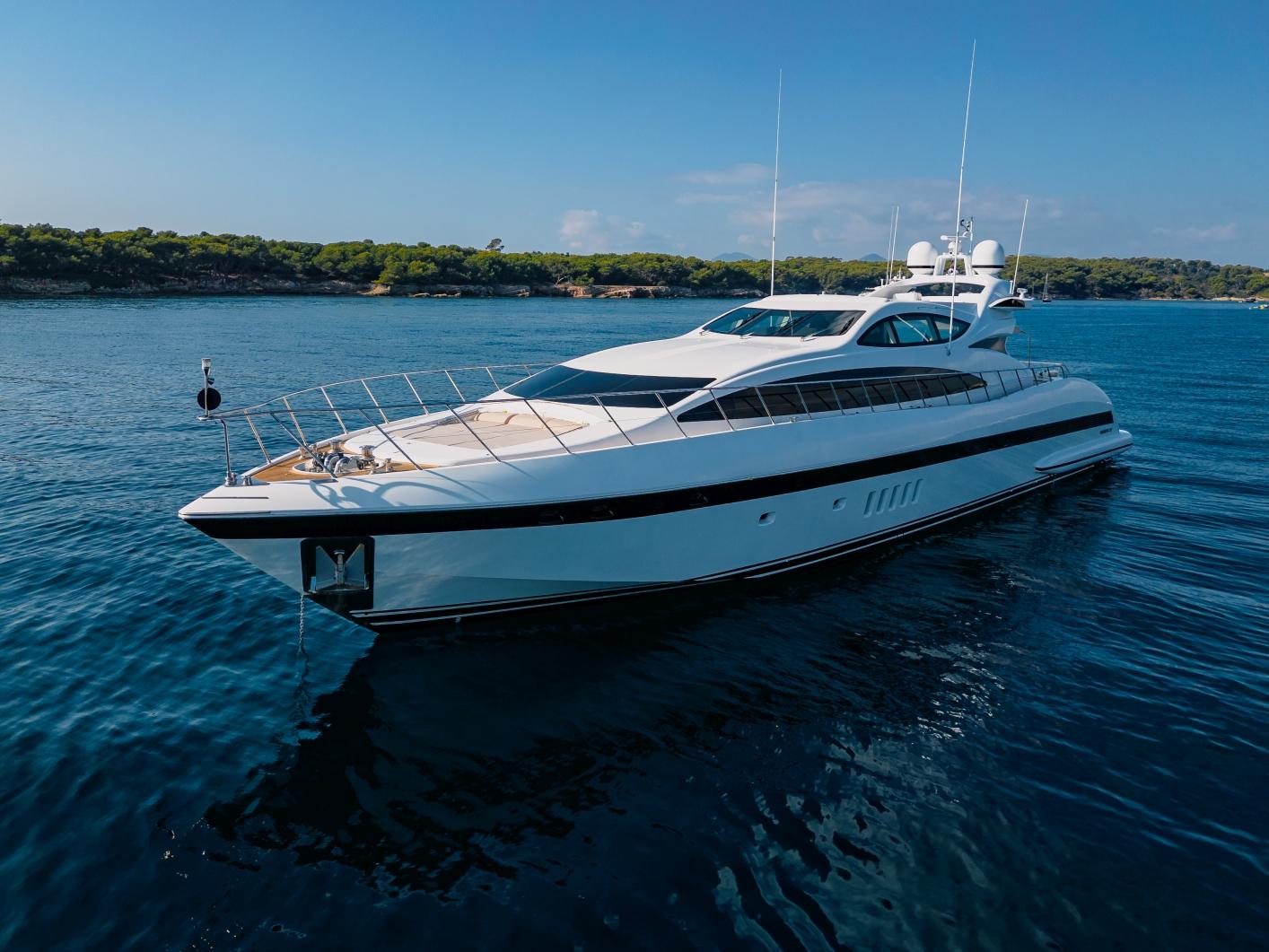 103 Superyacht MANGUSTA yacht.jpg