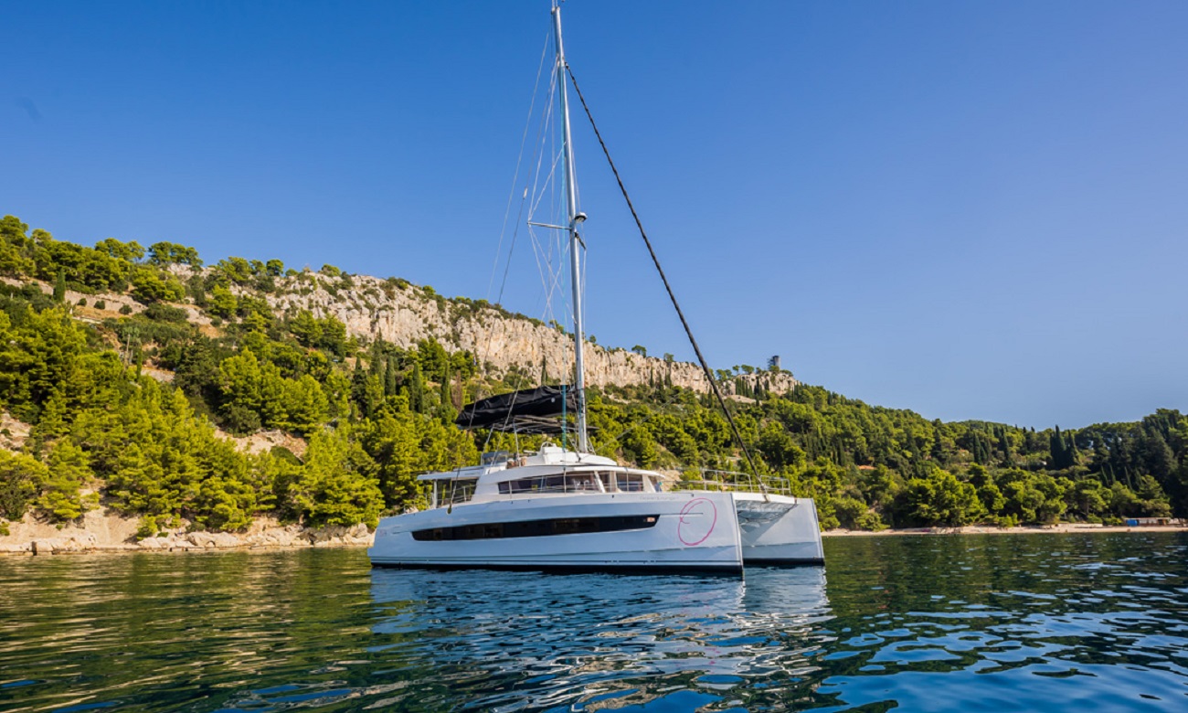 103 Superyacht OCEAN LOUNGE.jpg