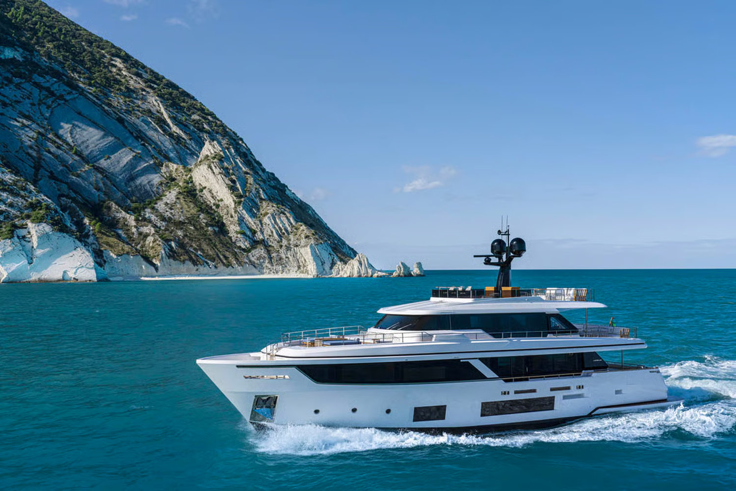 103 Superyacht TWINS 04.jpg