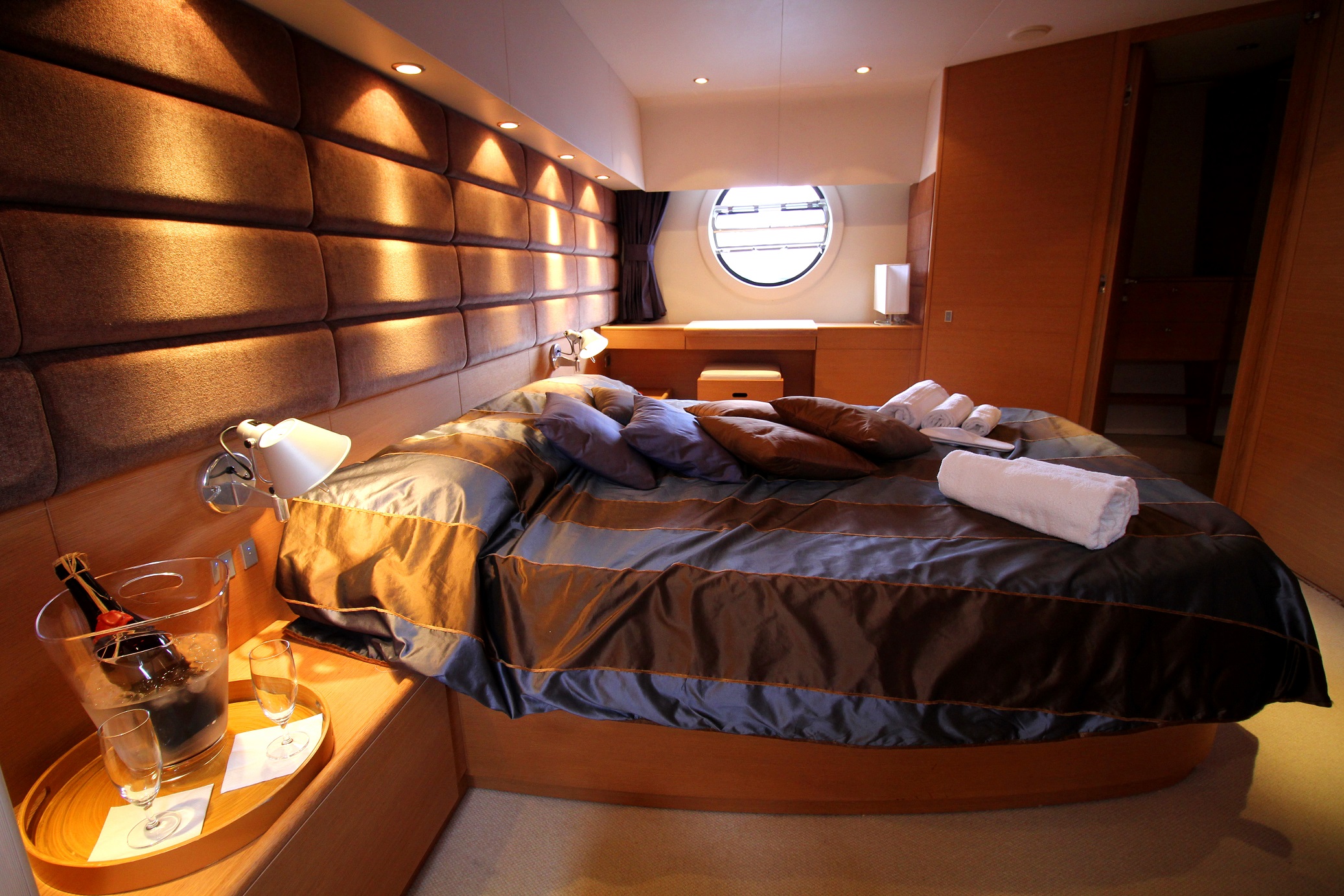 11 forever motor yacht luxury yacht charter noleggio barche levante yachts (8).jpg