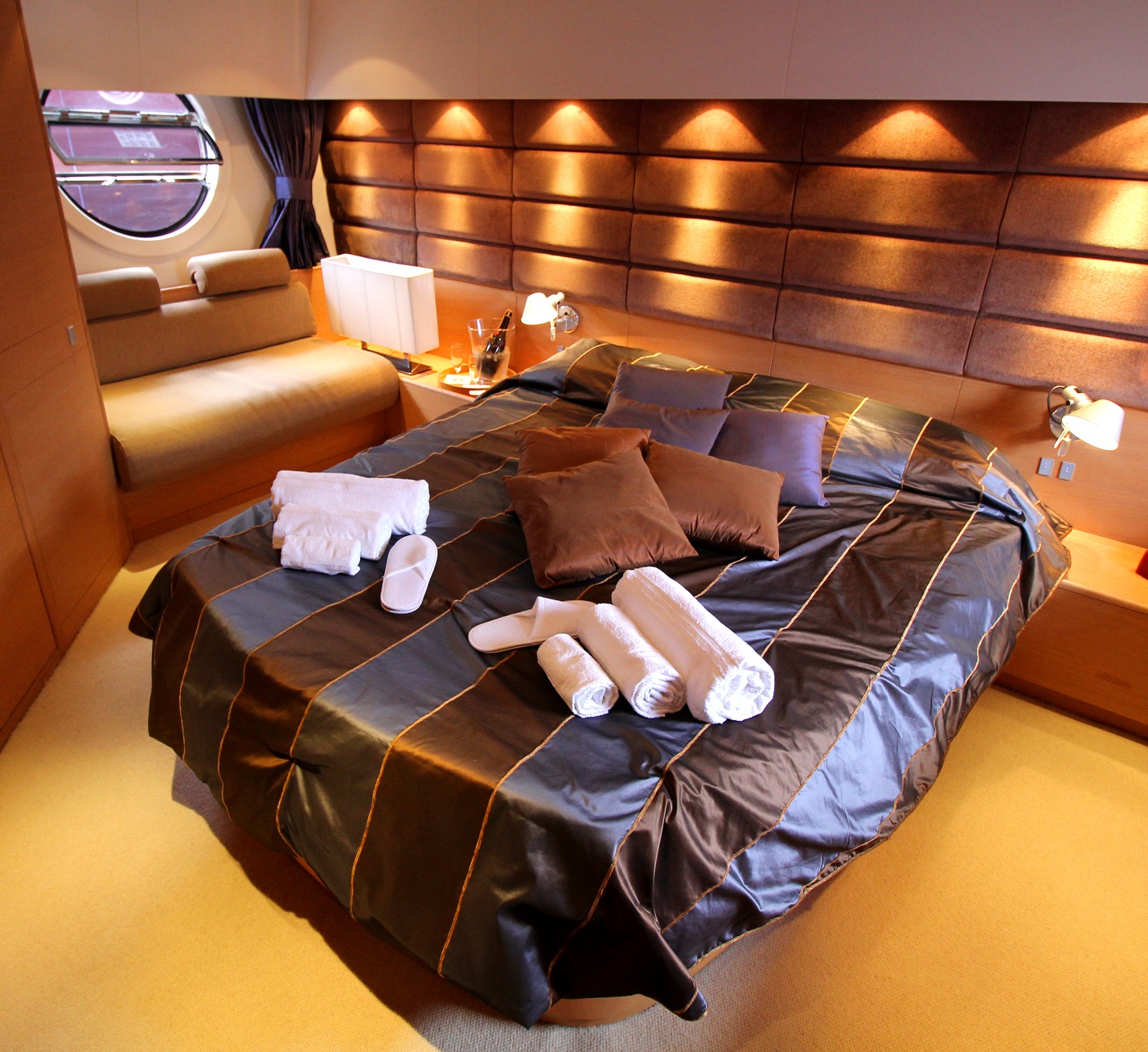 12 forever motor yacht luxury yacht charter noleggio barche levante yachts (9).jpg