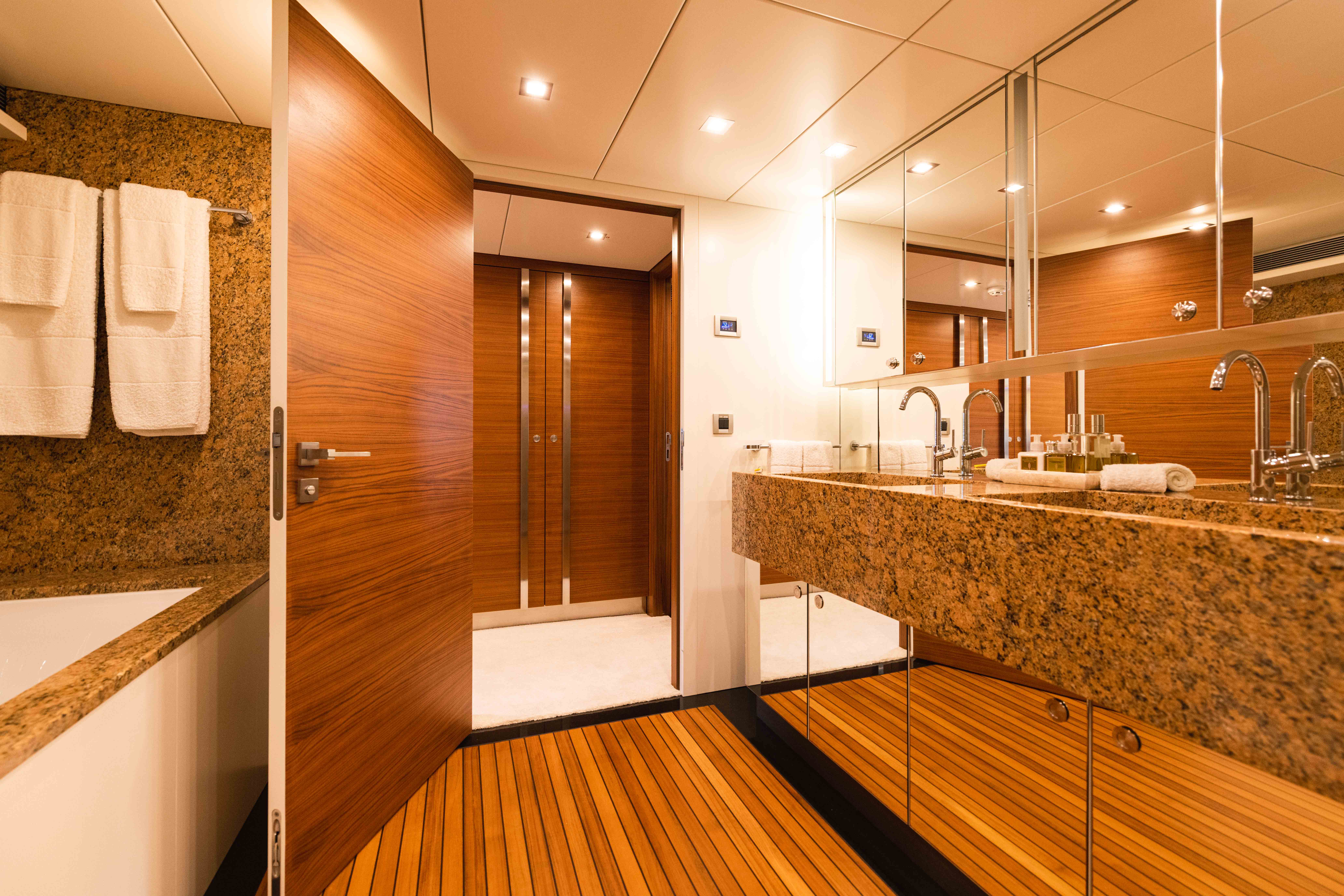 12. Master En-Suite.jpg