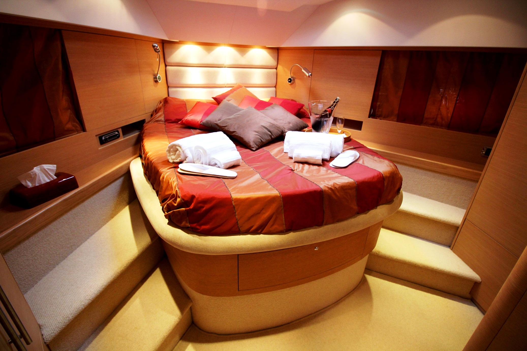 14 forever motor yacht luxury yacht charter noleggio barche levante yachts (13).jpg
