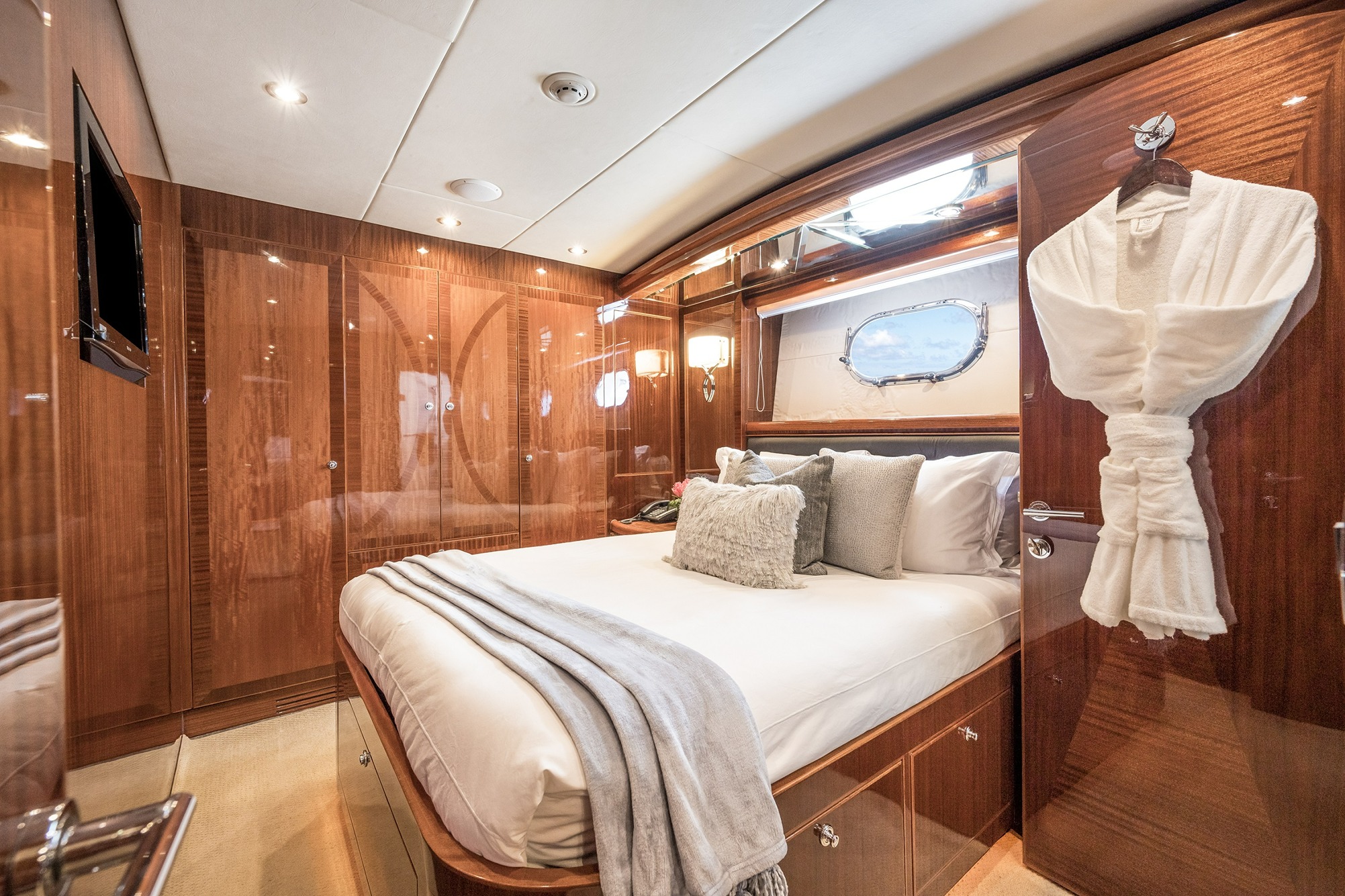 15. Queen Stateroom 1.jpg
