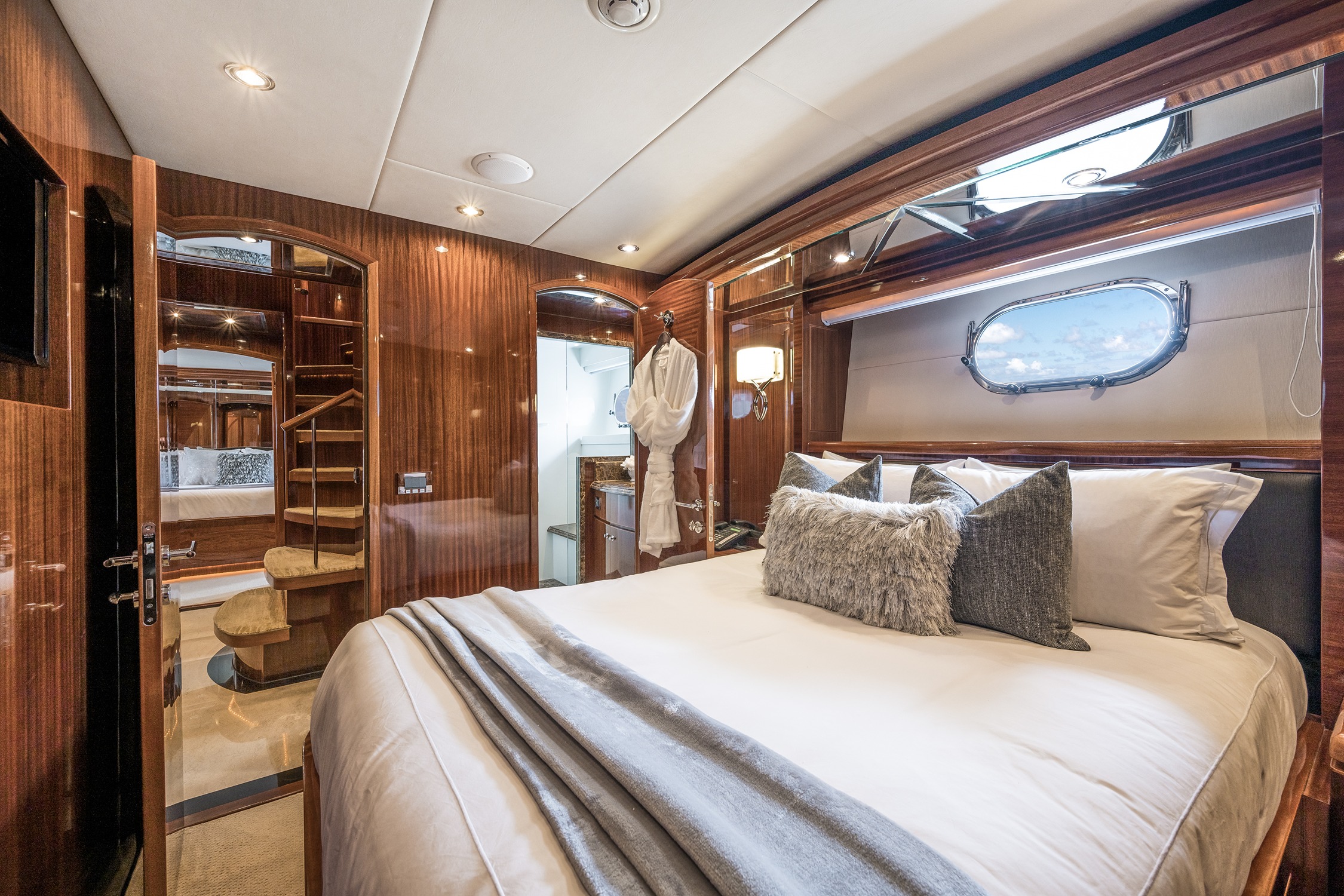 17. Queen Stateroom 2.jpg