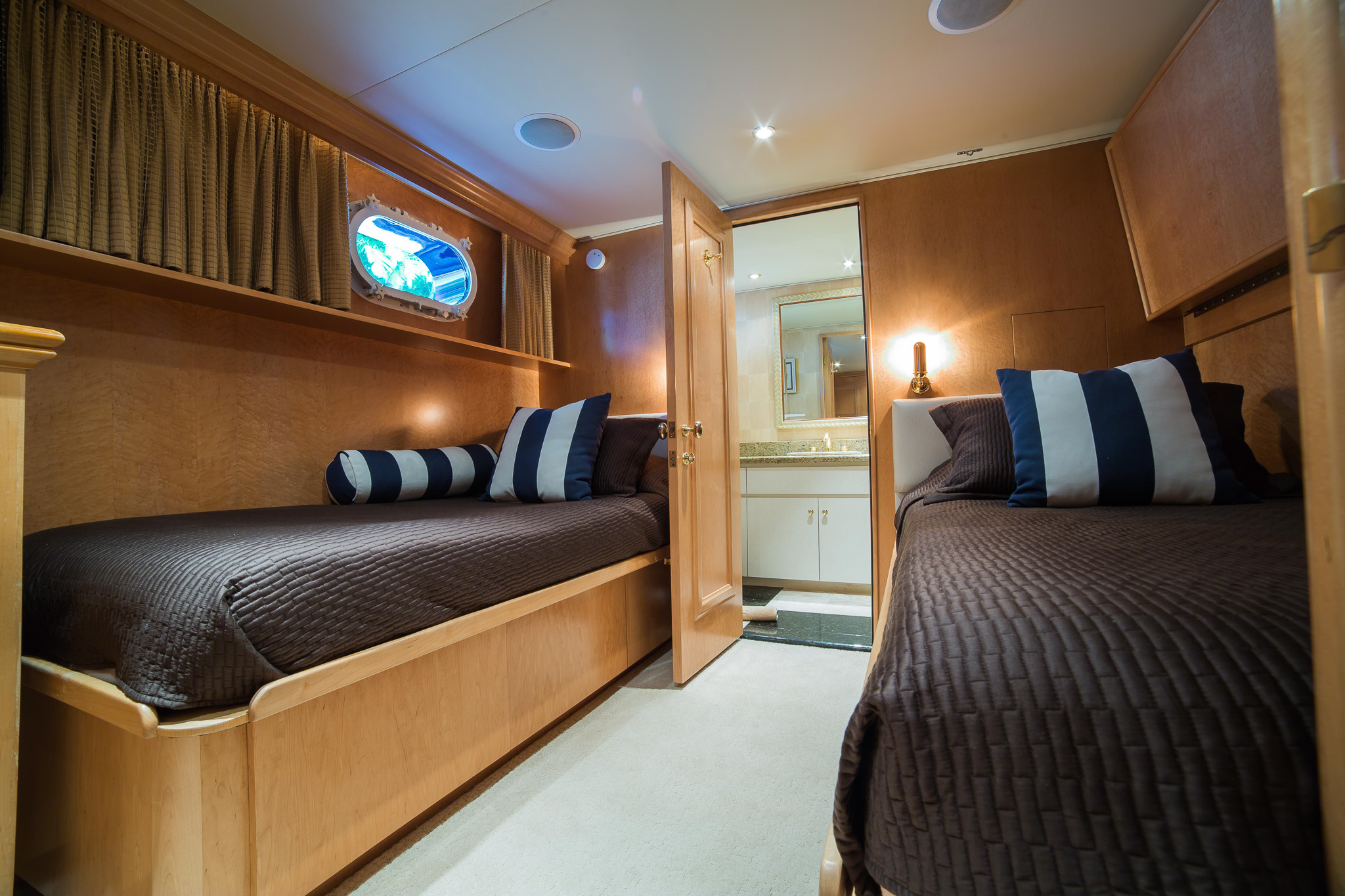 18-Broward-101-Guest-Cabin.jpg