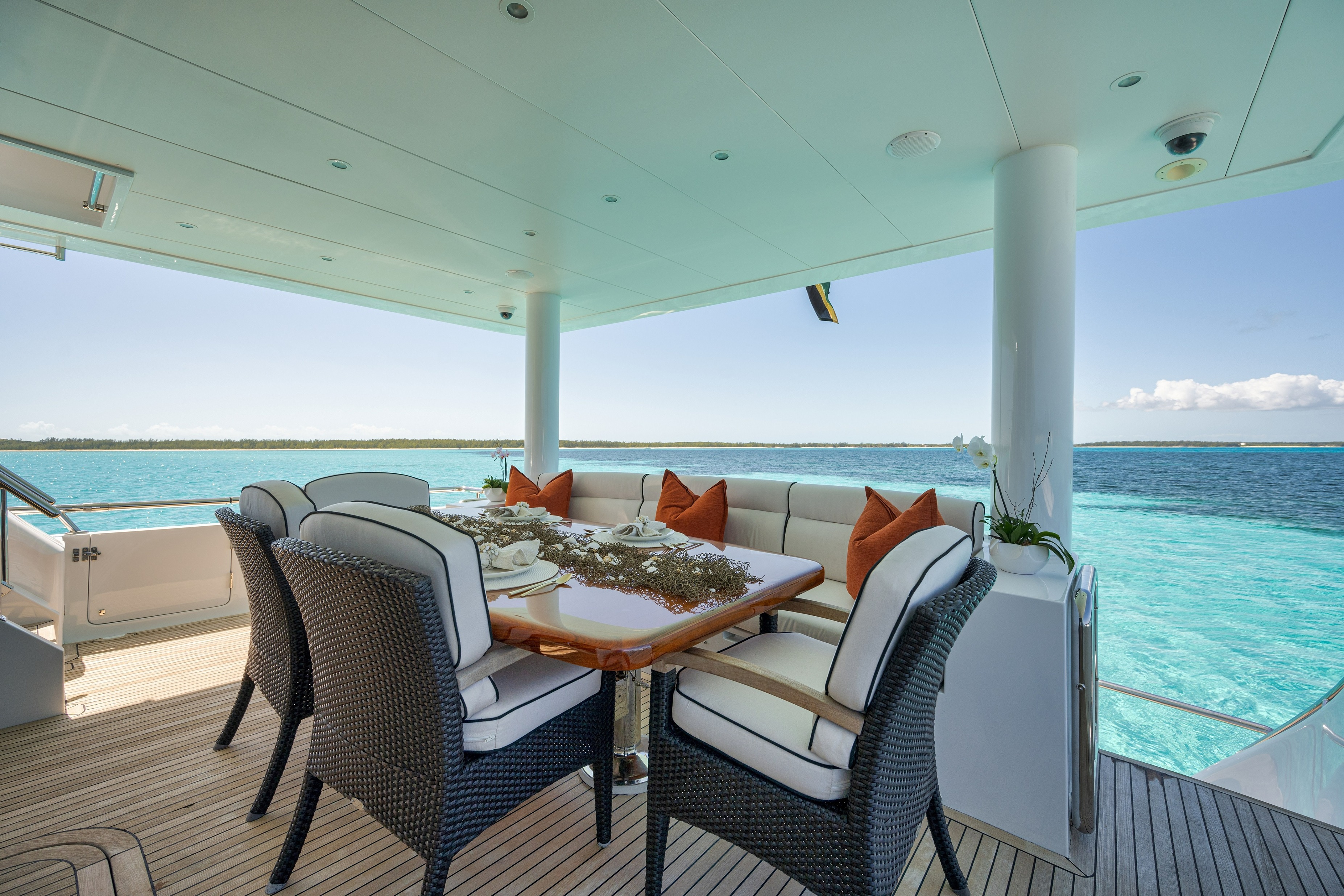 19. Aft Deck Dining.jpg