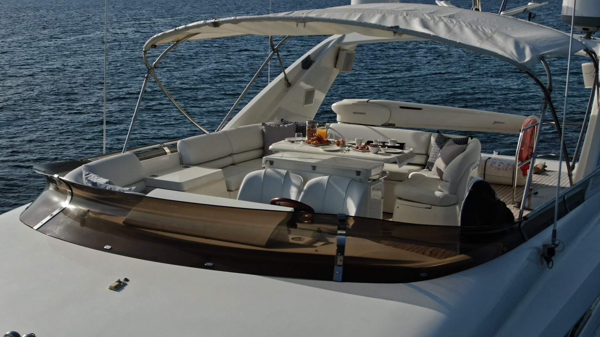 2.0 Flybridge.jpg