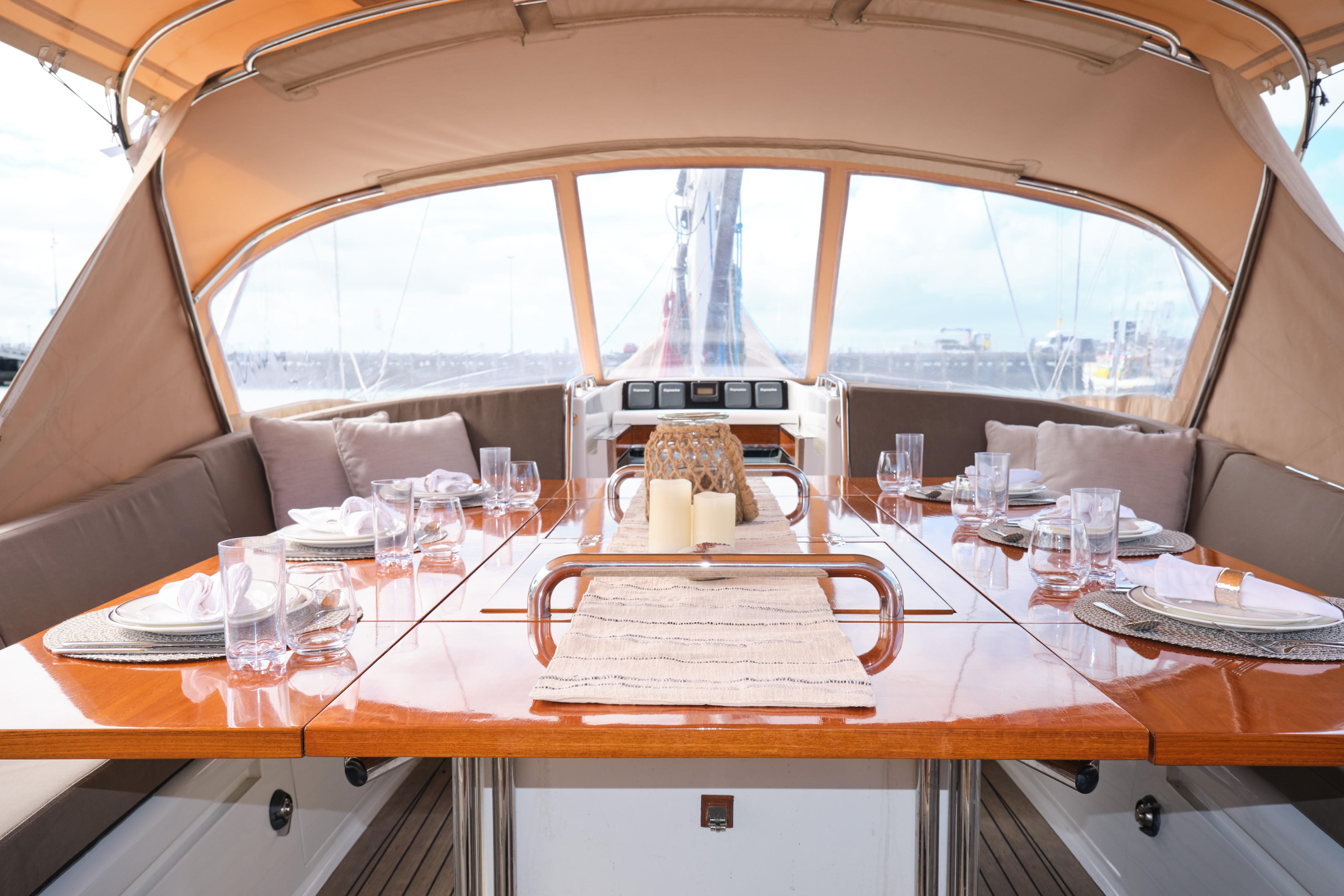 2.1 Deck dining.jpg