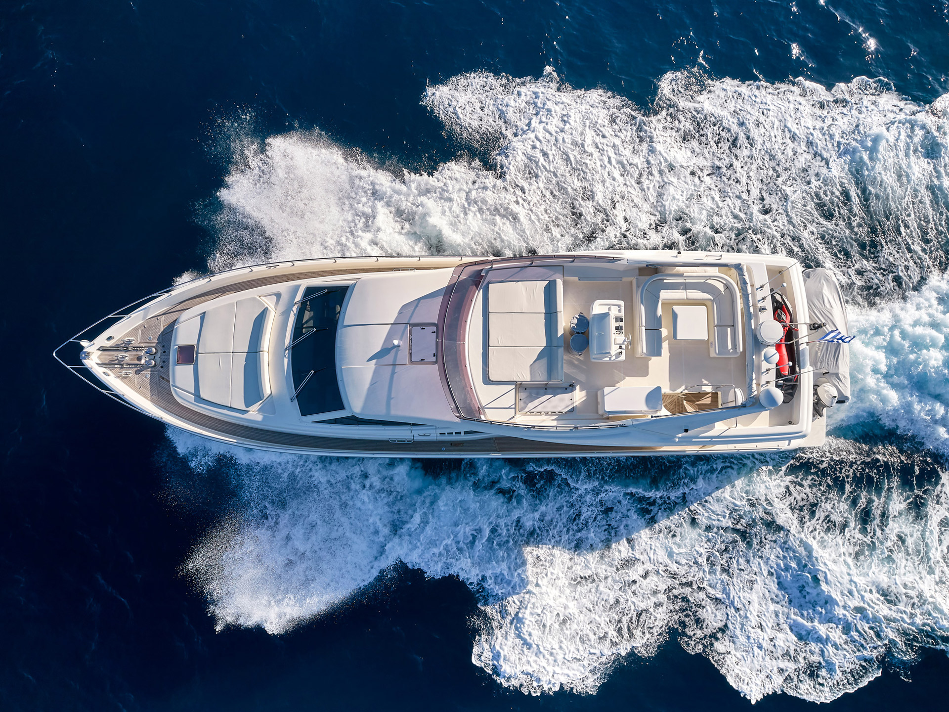 2.1 Elegant flybridge design.jpg
