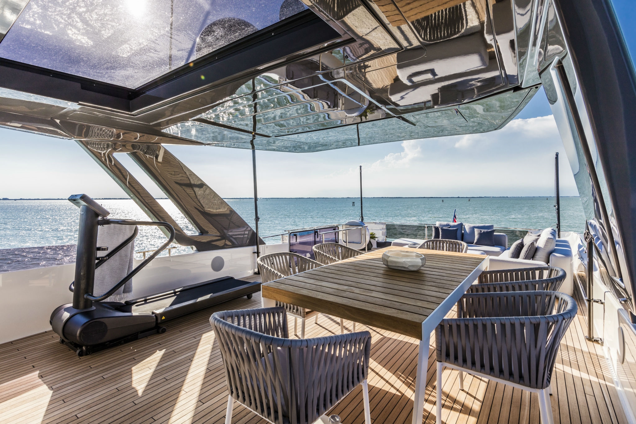 2.1 Huge flybridge dining and lounge.jpg
