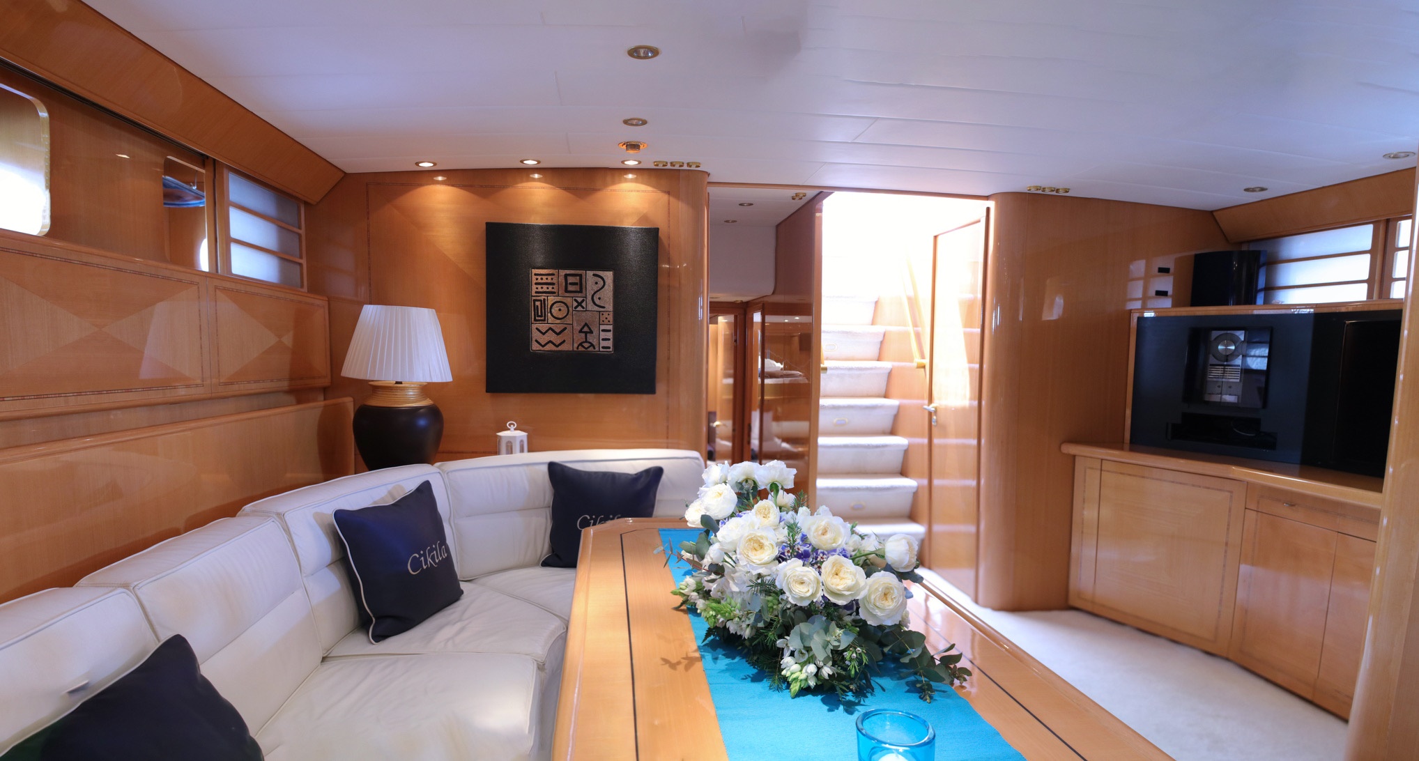 2.1 Main salon looking aft.jpg