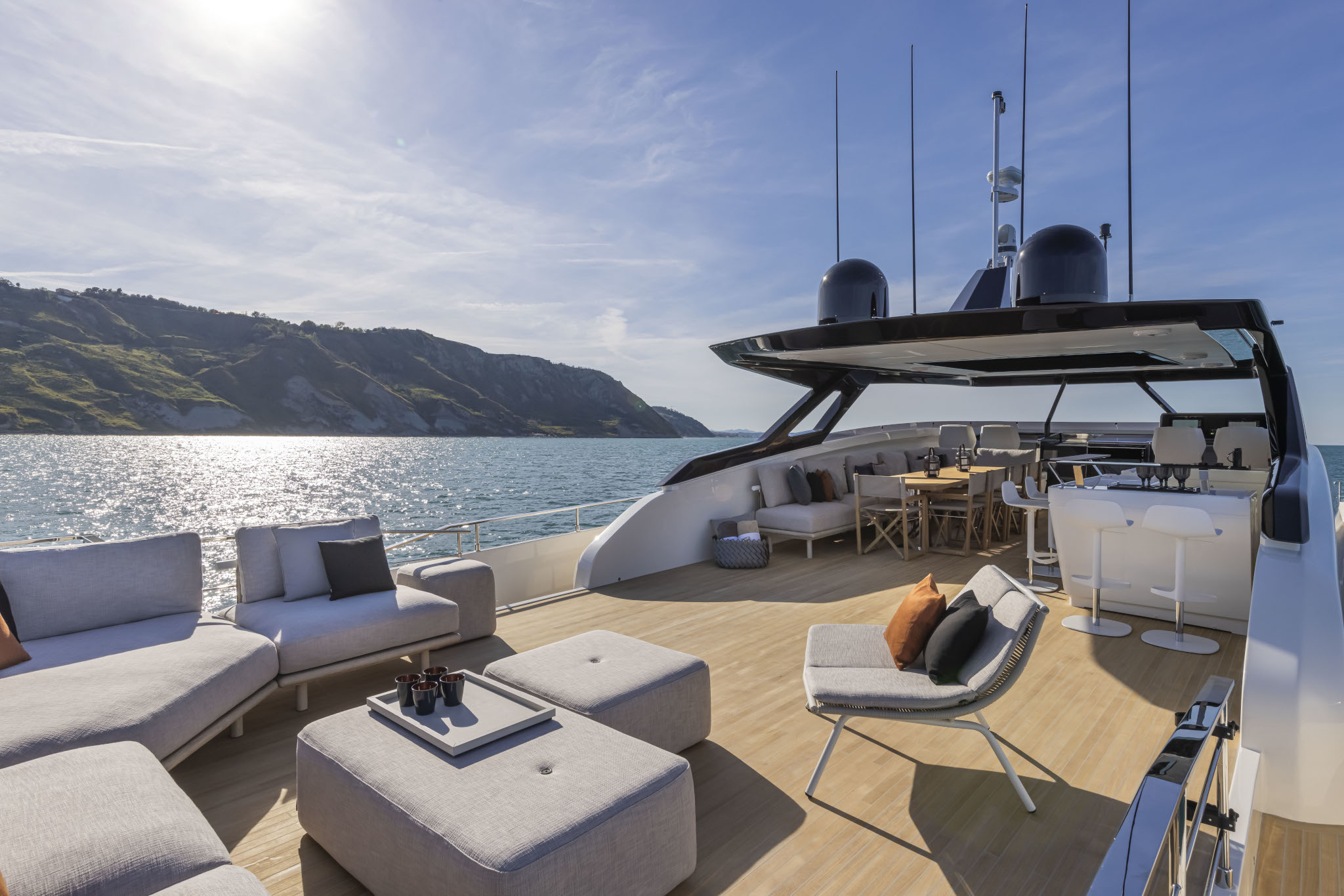 2.1 Stunning flybridge.jpg