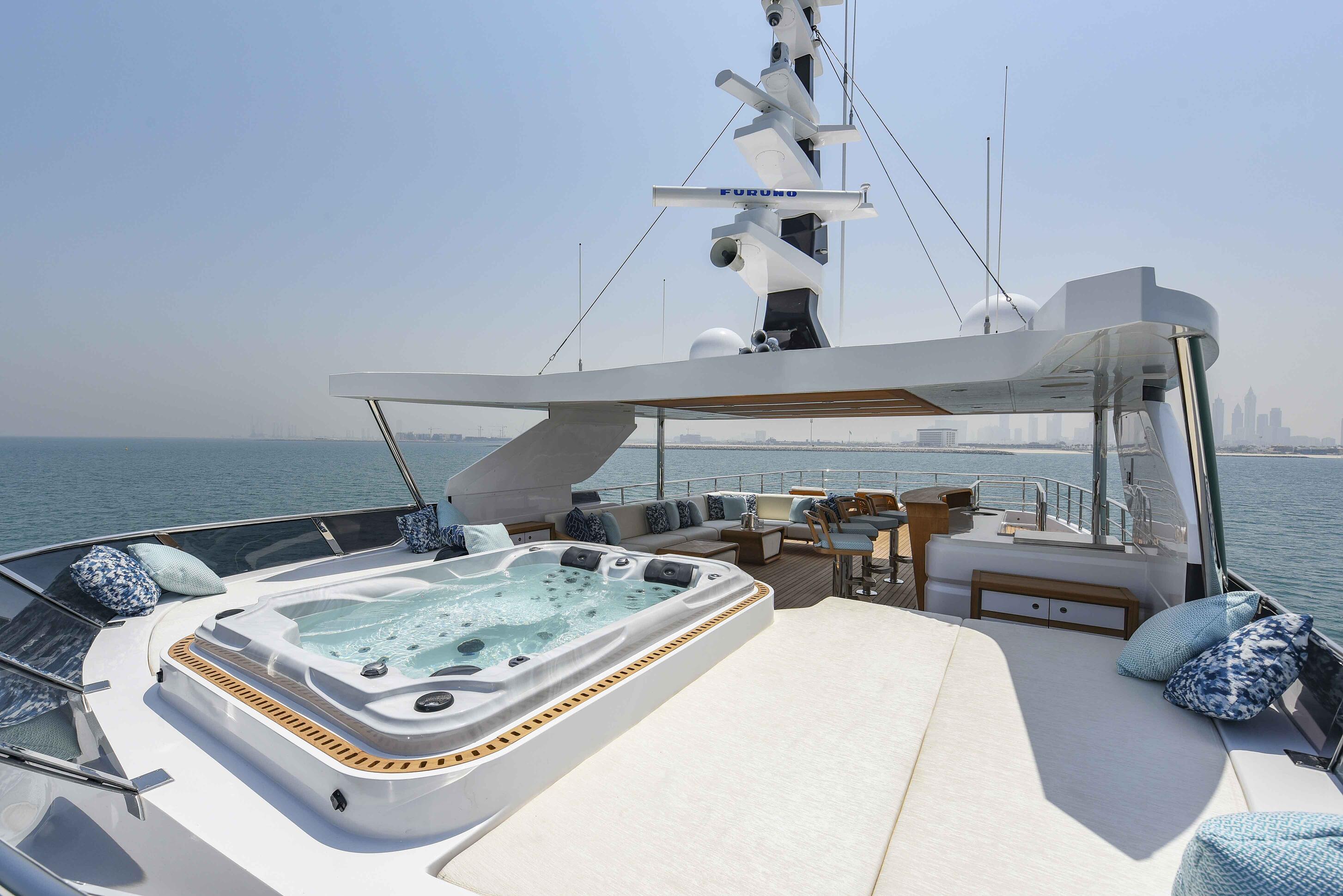 2.1 Sun Deck jacuzzi.jpg