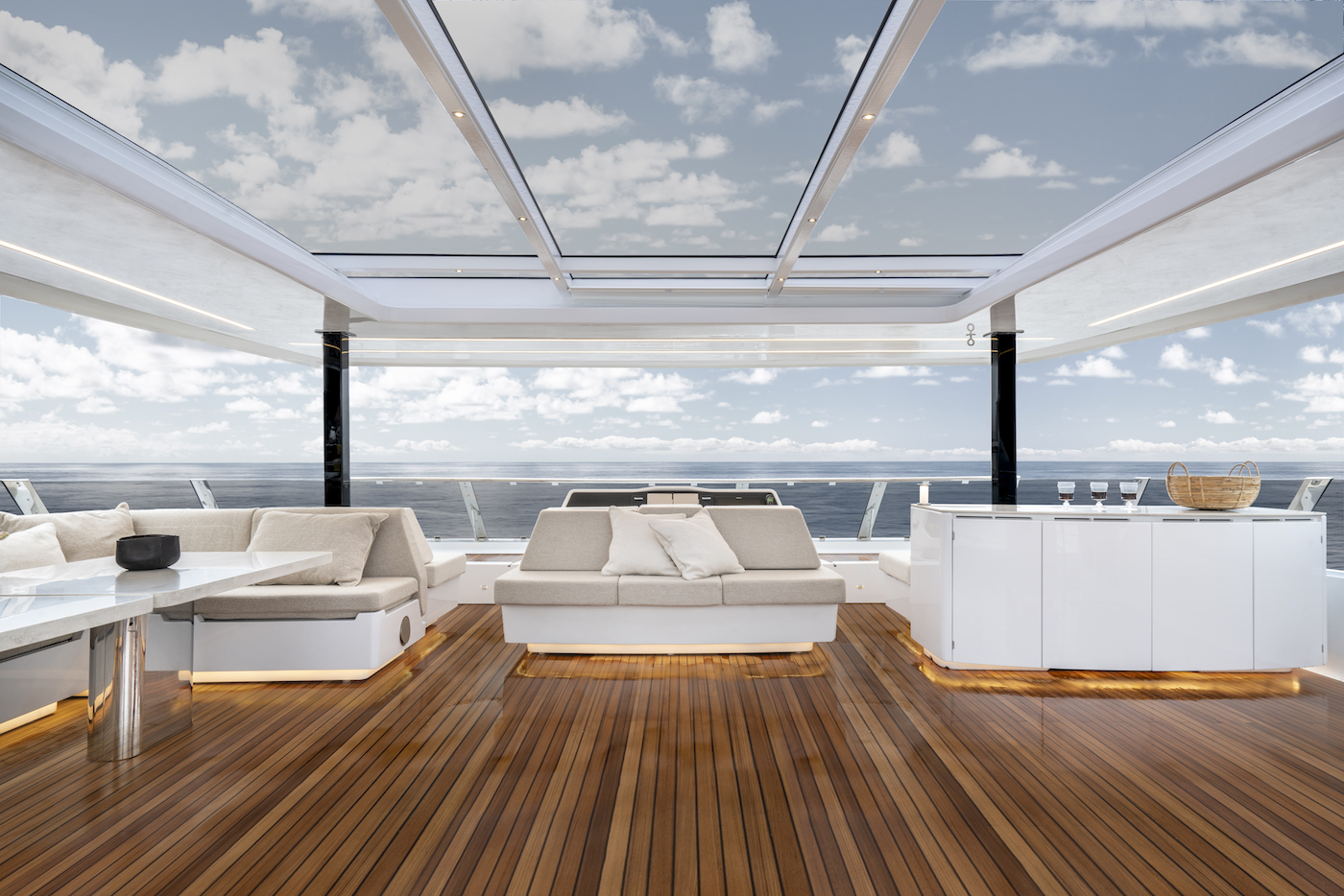 2.1 Sun deck flybridge.jpg