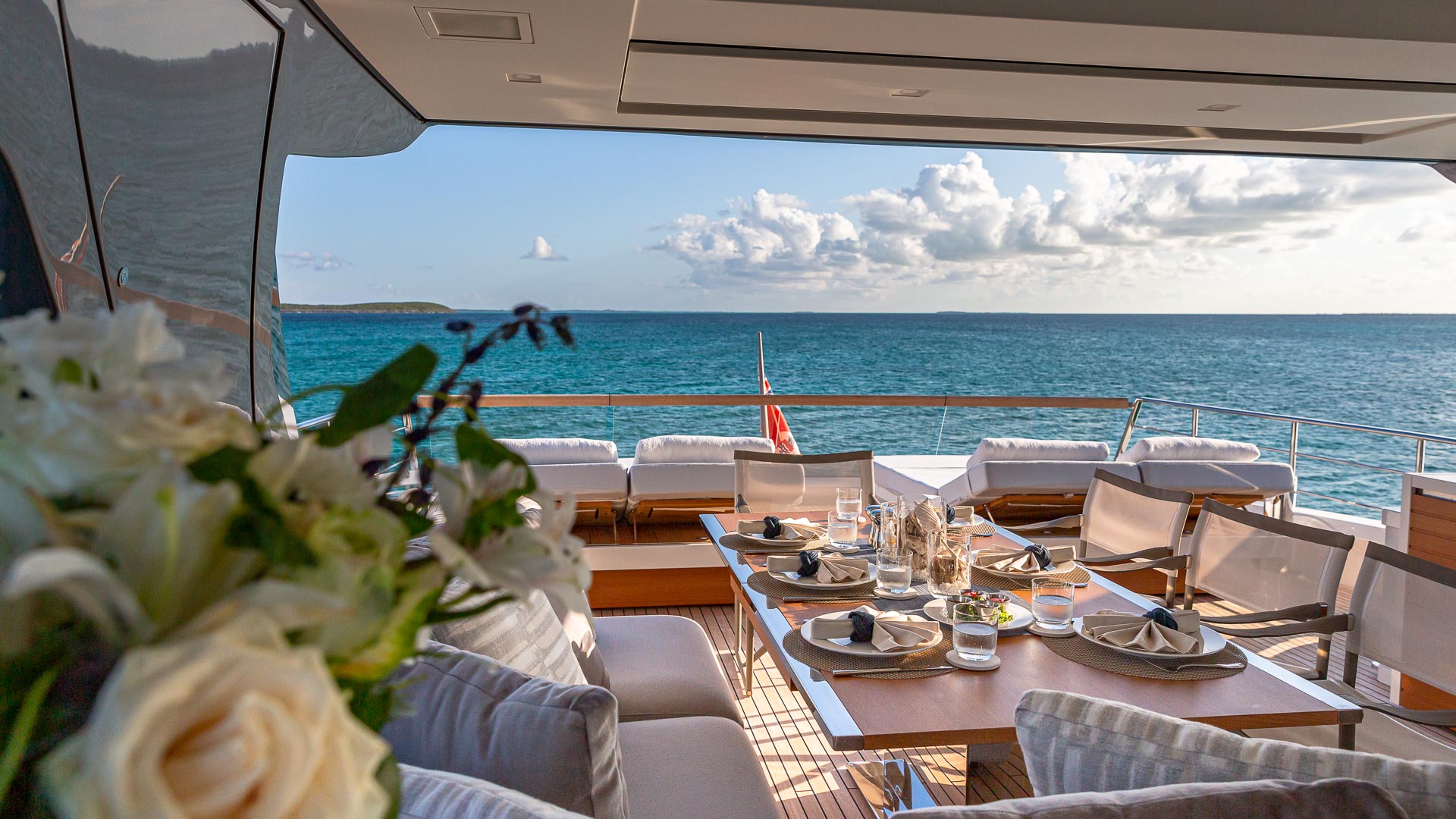 2.10 Flybridge views aft.jpg