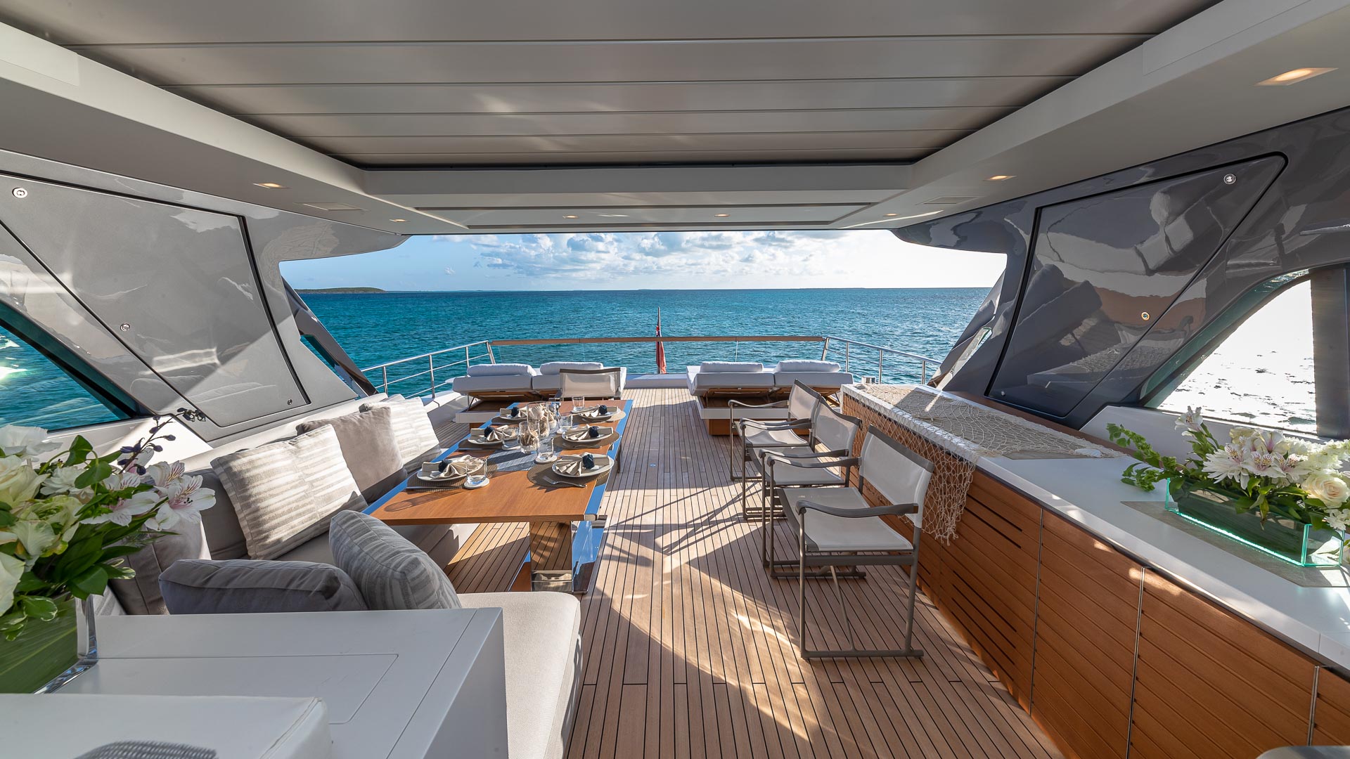 2.11 Flybridge views aft.jpg