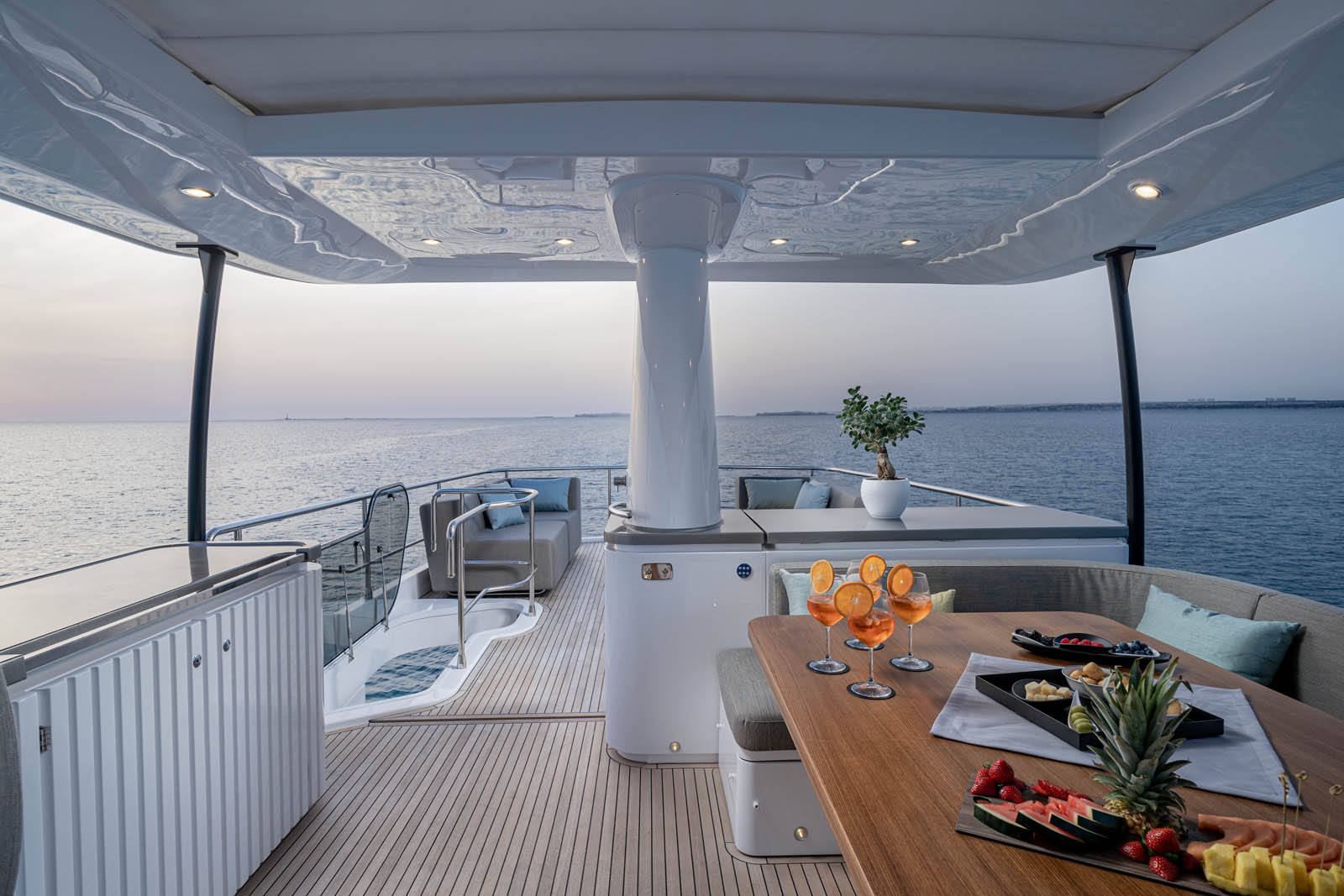 2.1a Convertible seating on flybridge.jpg
