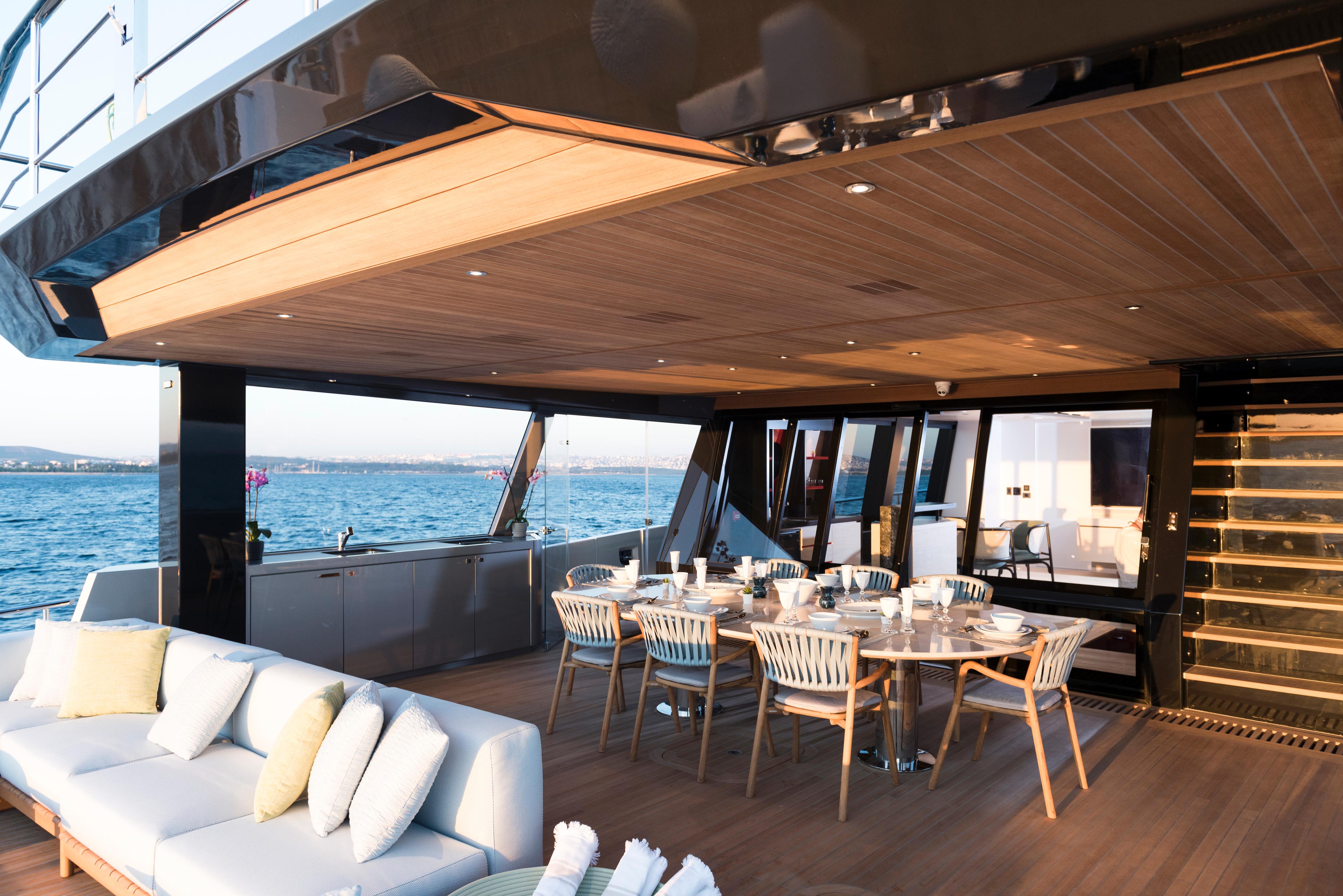 2.1a Luxury aft deck.jpg