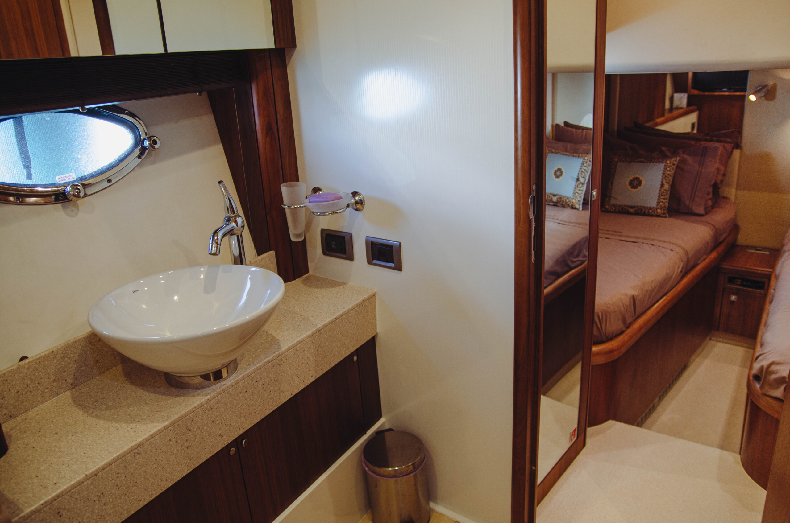 2.2 Ensuite bathroom.jpg