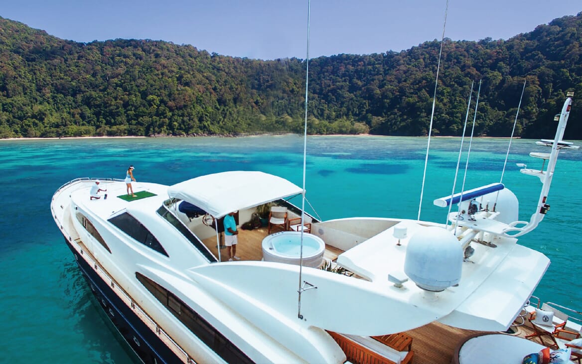 2.2 Flybridge and foredeck.jpg