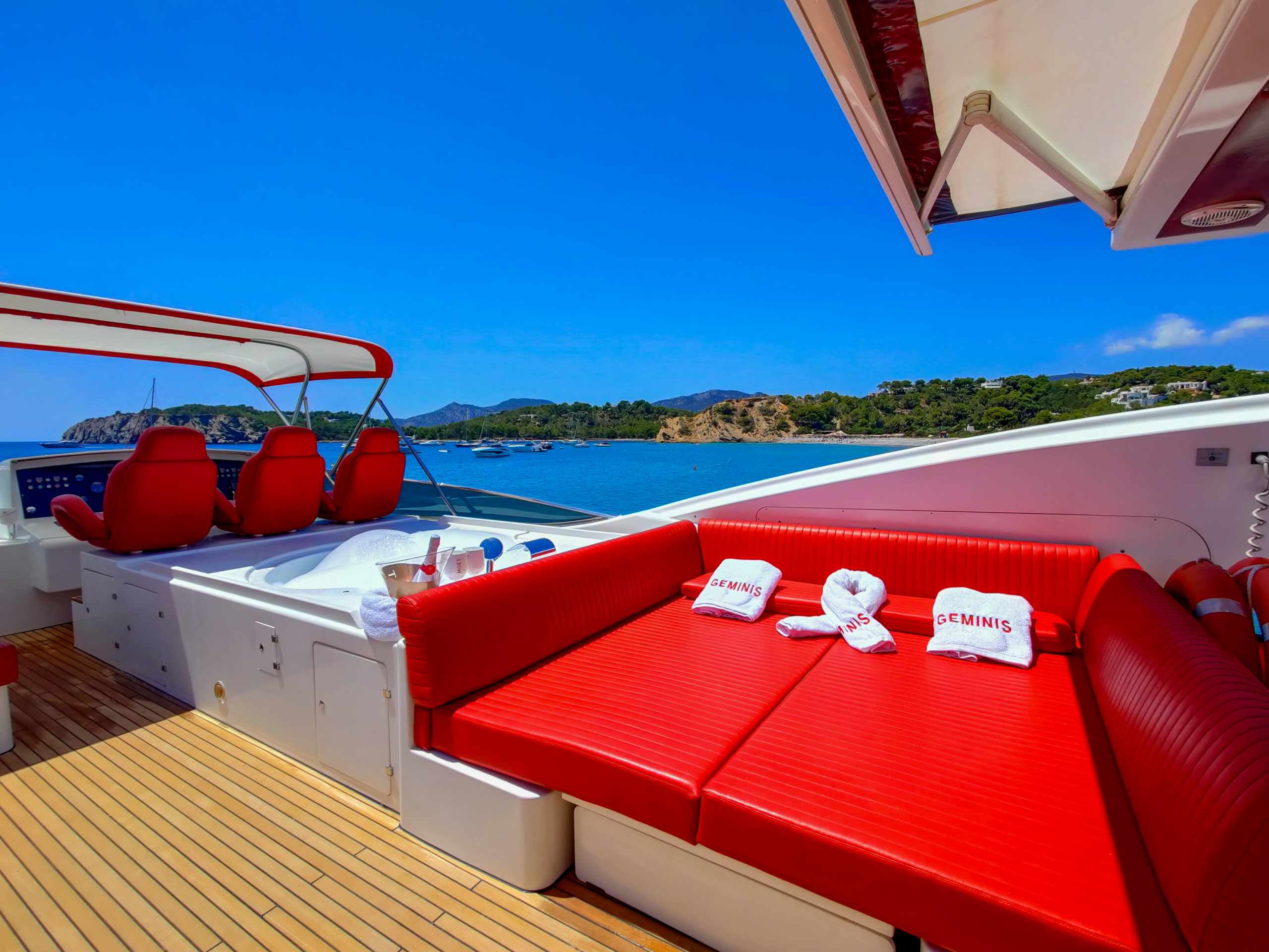 2.2 Flybridge sunbathing.jpg