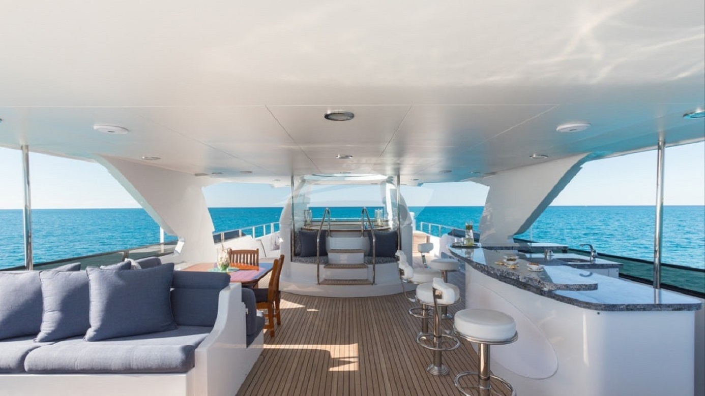2.3 Sun deck bar.jpg