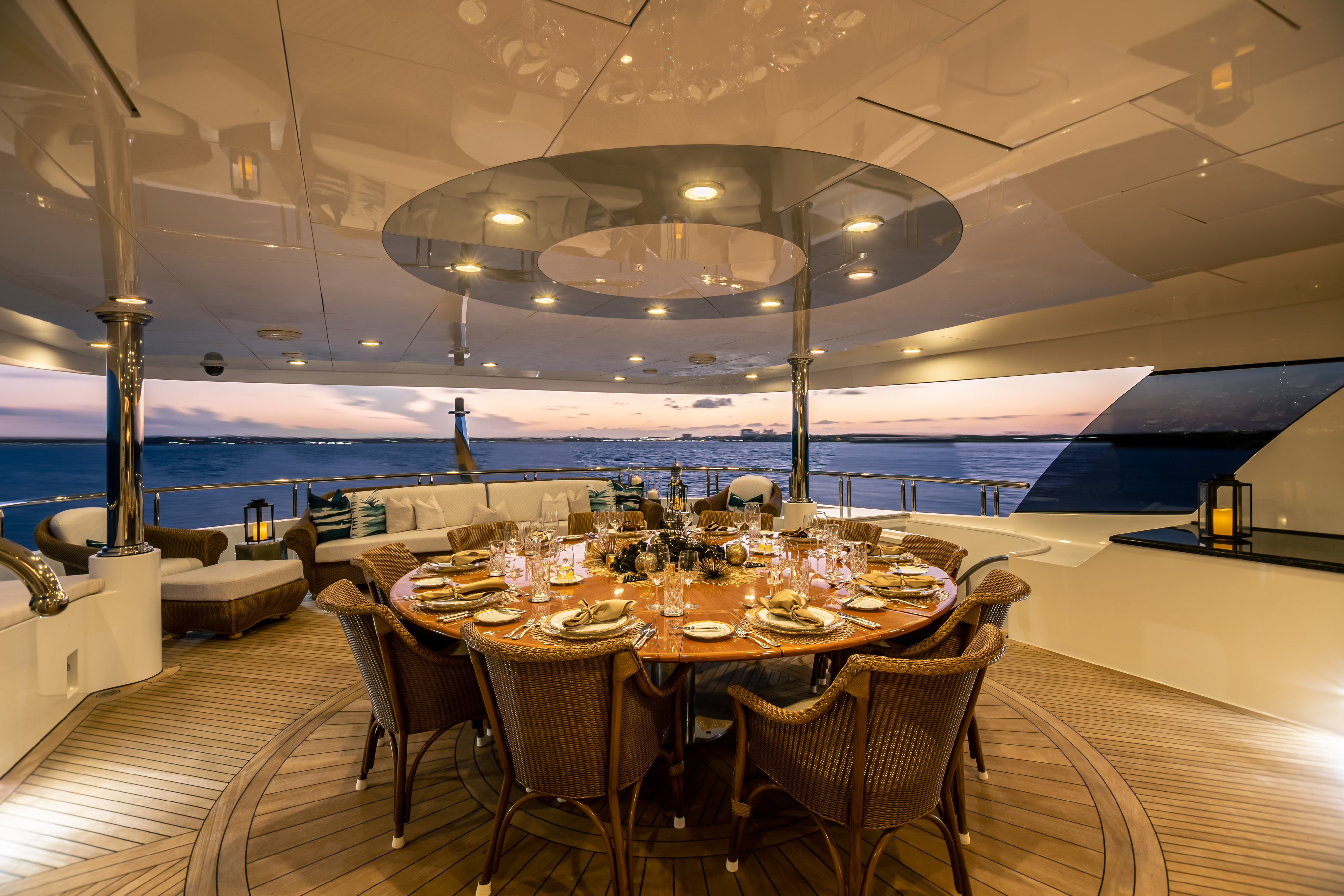 2.5 Bridge deck dining for twelve.jpg