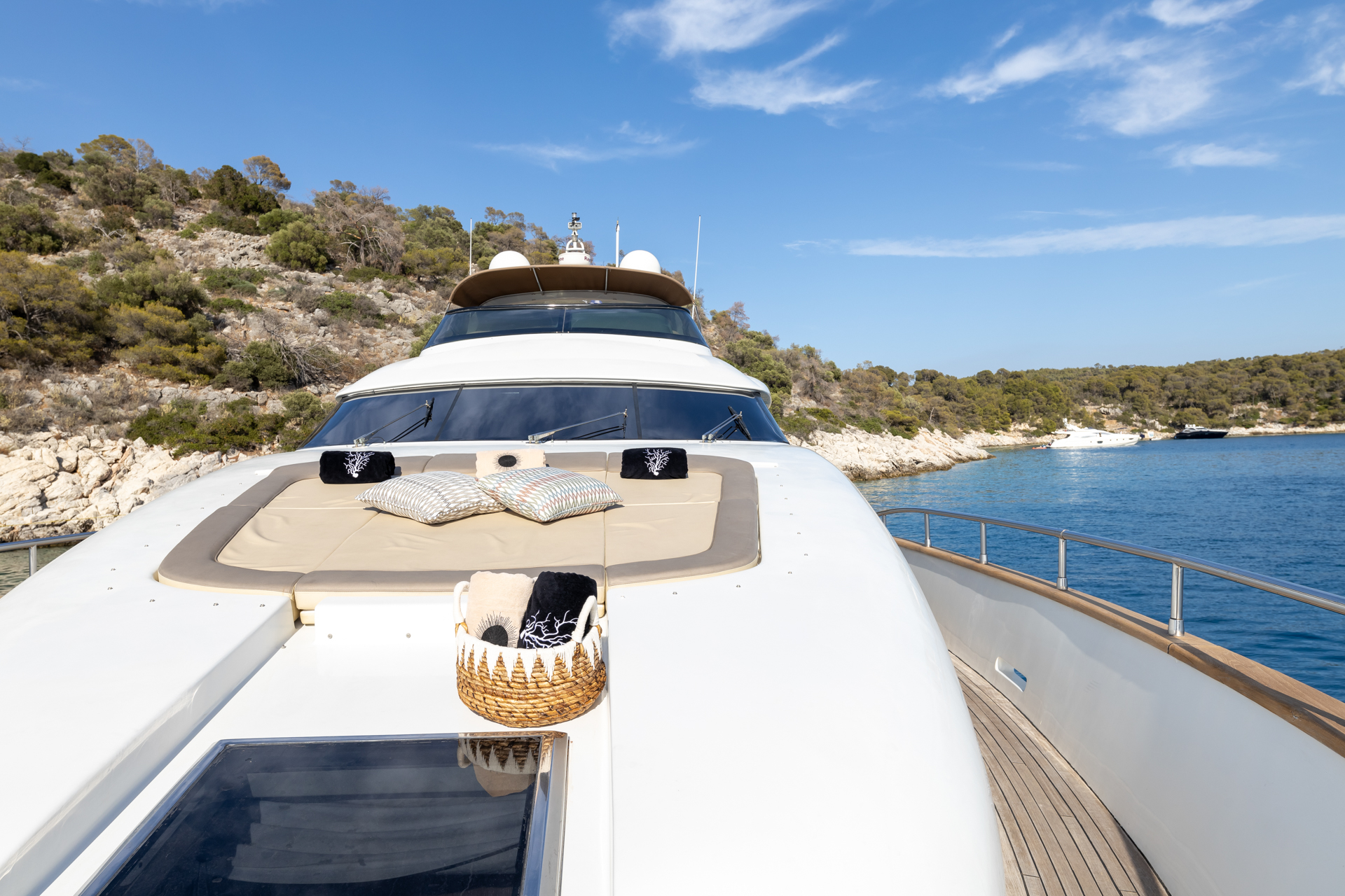 2.5 Foredeck.jpg