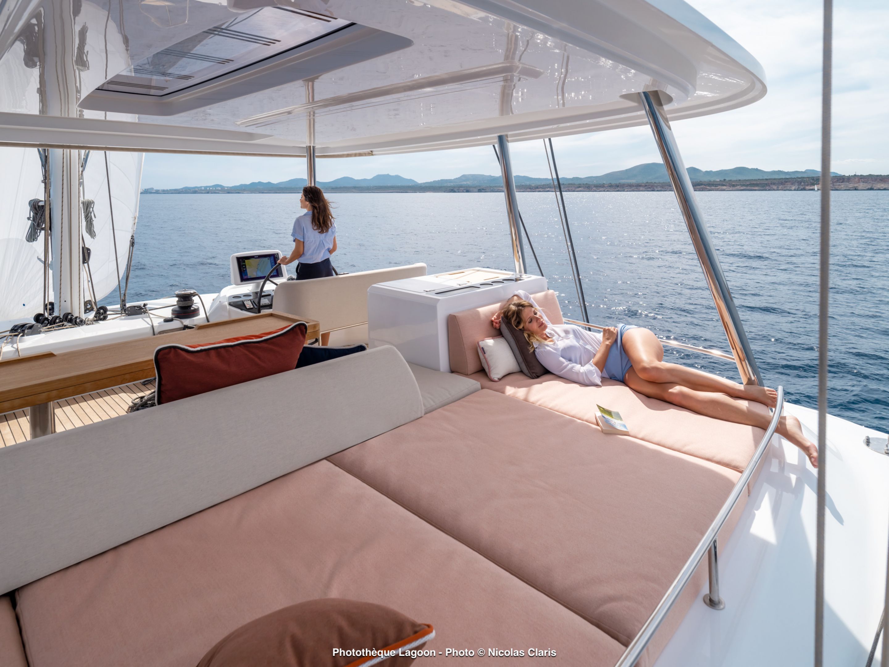 2.6 Flybridge sunbathing.jpg