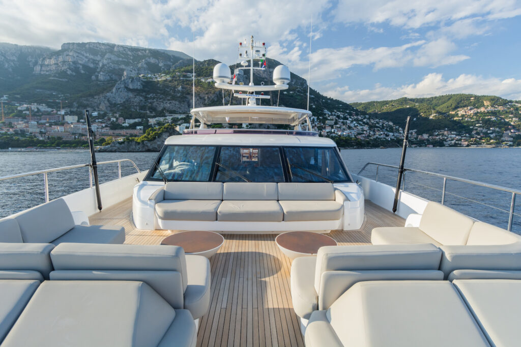 2.6 Foredeck.jpg