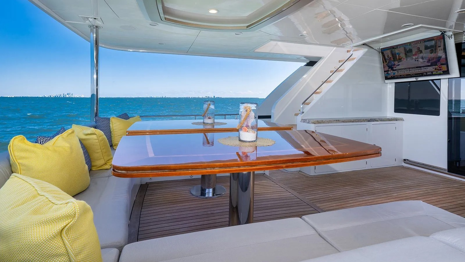 2.7 Flexible aft deck tables.jpg