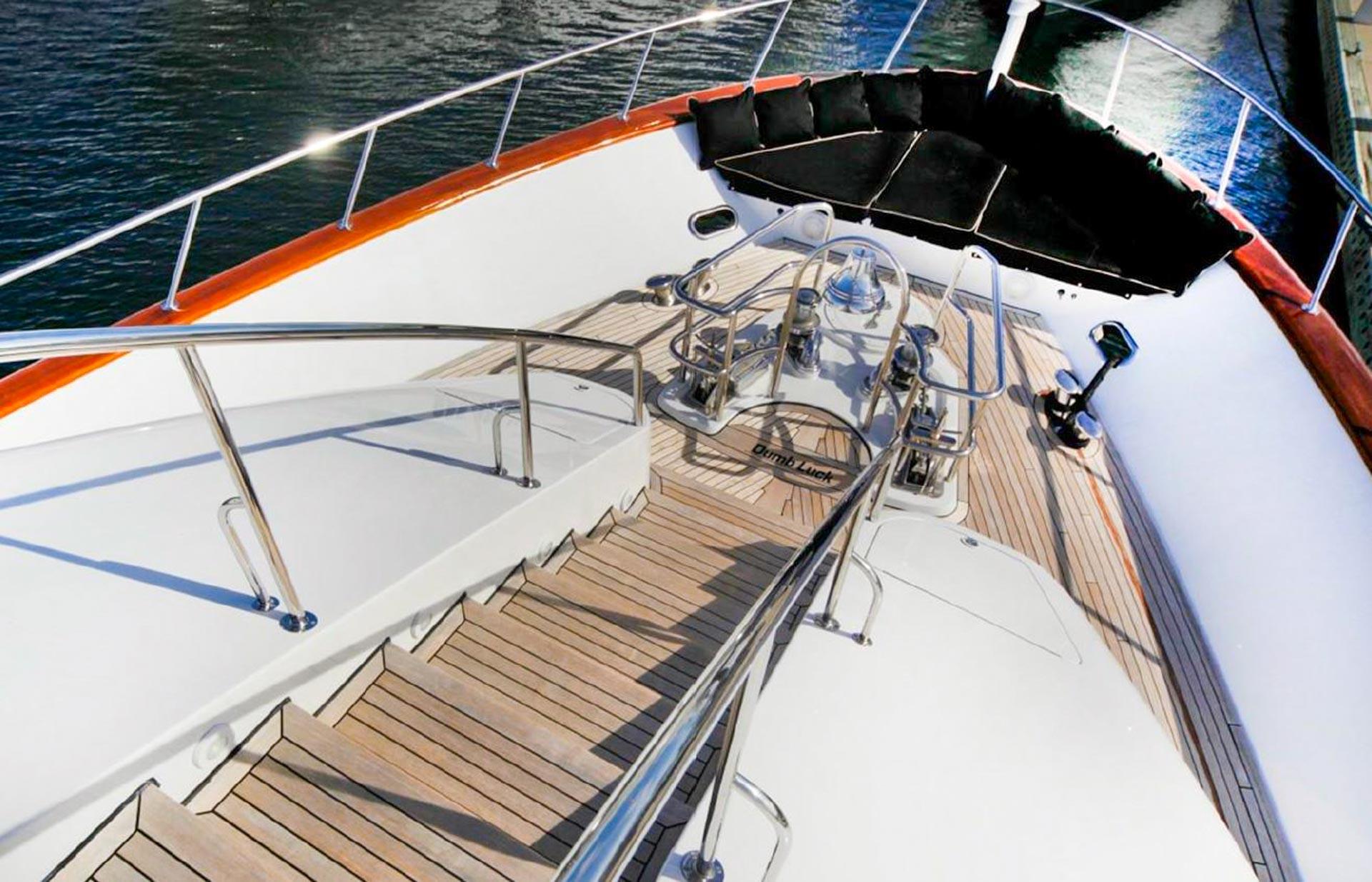 2.9 Foredeck bow lounge.jpg