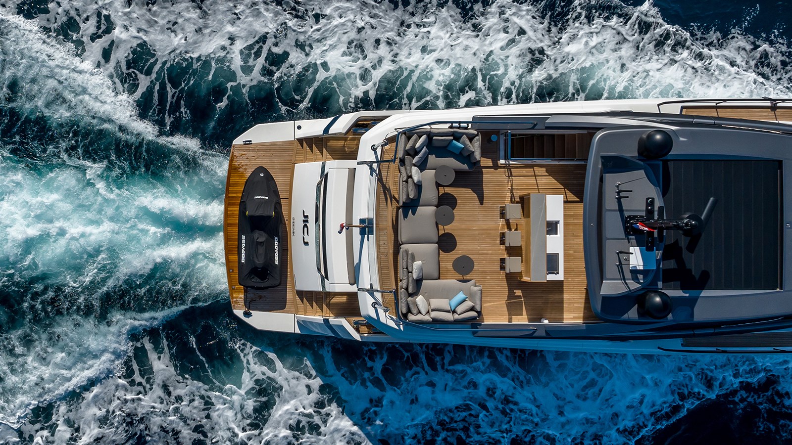 200 Aerial view aft decks.jpg