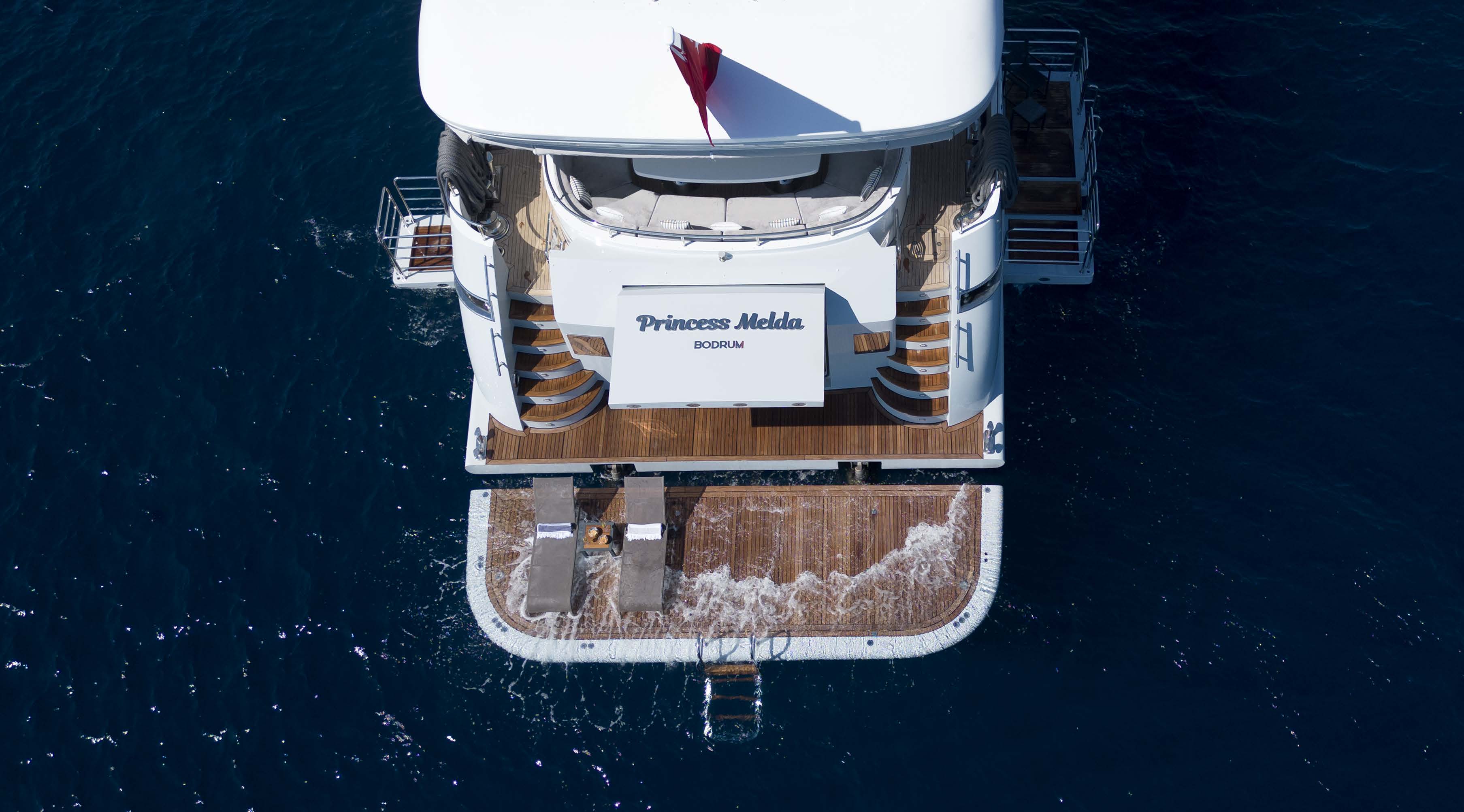 200 Stern beach terrace and fold out balconies.jpg