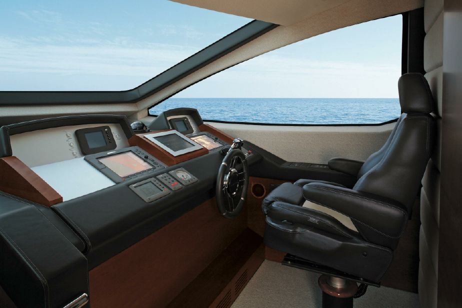 2008 Azimut 85 The Bridge.jpg